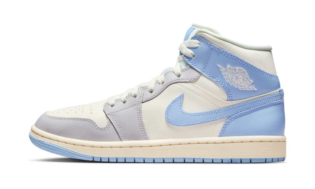 【2025年 発売予定】NIKE W AIR JORDAN 1 MID “Psychic Blue/Sail/Coconut Milk” (ナイキ エア ジョーダン 1 ミッド “サイキックブルー”) [BQ6472-402]