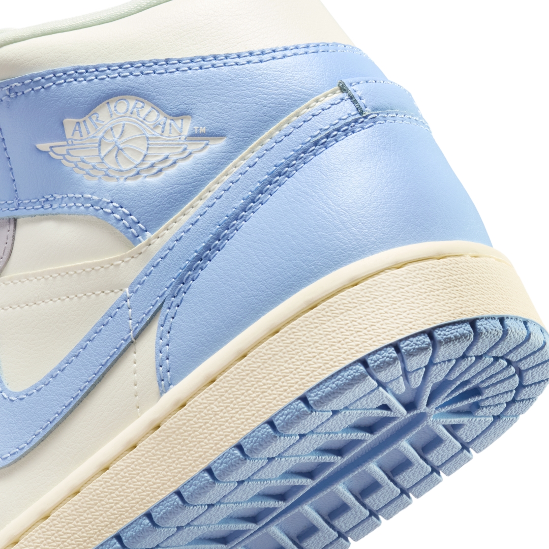 【2025年 発売予定】NIKE W AIR JORDAN 1 MID “Psychic Blue/Sail/Coconut Milk” (ナイキ エア ジョーダン 1 ミッド “サイキックブルー”) [BQ6472-402]