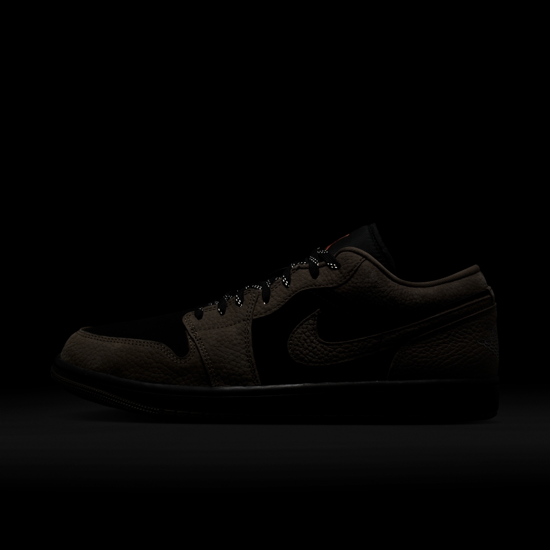 【2026年 春 発売予定】NIKE AIR JORDAN 1 LOW “Black/Light Wild Mango/Olive Grey” (ナイキ エア ジョーダン ロー “ブラック/ライトワイルドマンゴー/オリーブグレー”) [IB7109-005]