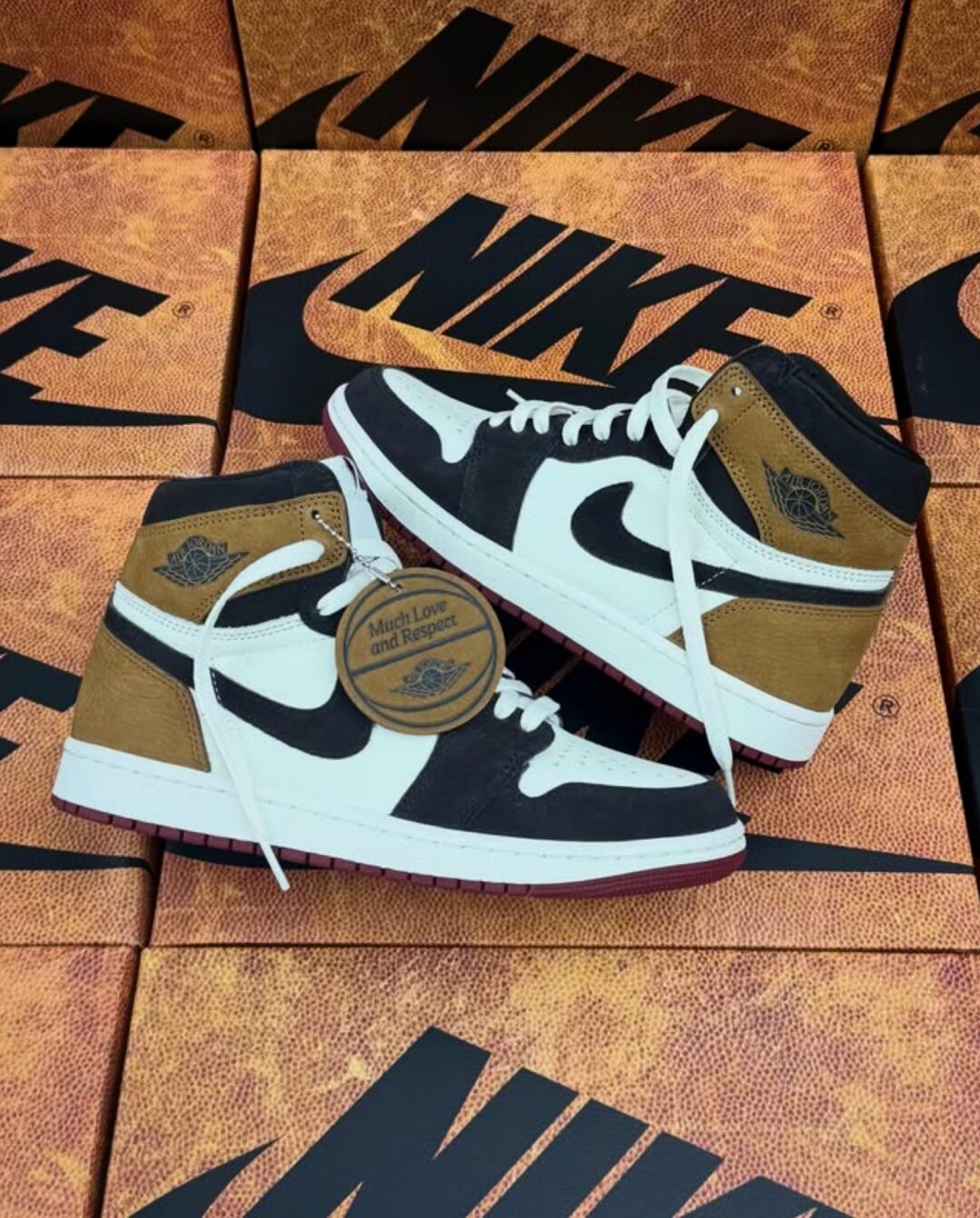 【2026年 7/2 & 8/1 発売予定】NIKE AIR JORDAN 1 HIGH OG “Love The Game” (ナイキ エア ジョーダン 1 ハイ “ラブ ザ ゲーム”) [DZ5485-201]