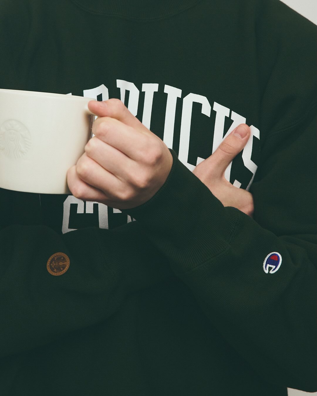 チャンピオン × スターバックス × ビームス「Champion for STARBUCKS STAND by BEAMS」が2025年 11/21 発売 (EXTRA Collection)