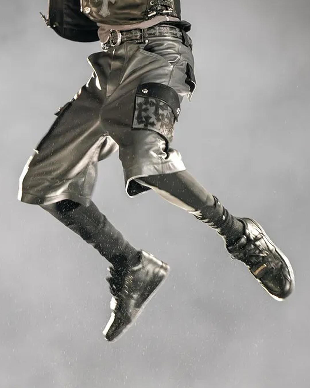 Travis ScottがChrome Hearts × NIKE JORDAN JUMPMAN JACKを着用 (トラヴィス・スコット クロムハーツ ナイキ ジョーダン ジャンプマンジャック トレーナー)