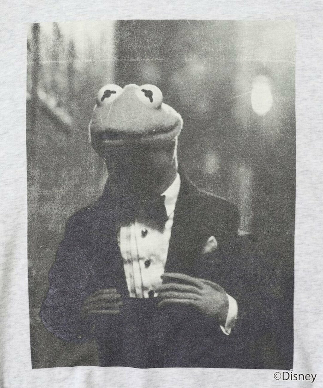 『カーミット・ザ・フロッグ』グラフィックプリントが目を引くクルーネックスウェットが発売 (The Muppets KERMIT THE FROG)