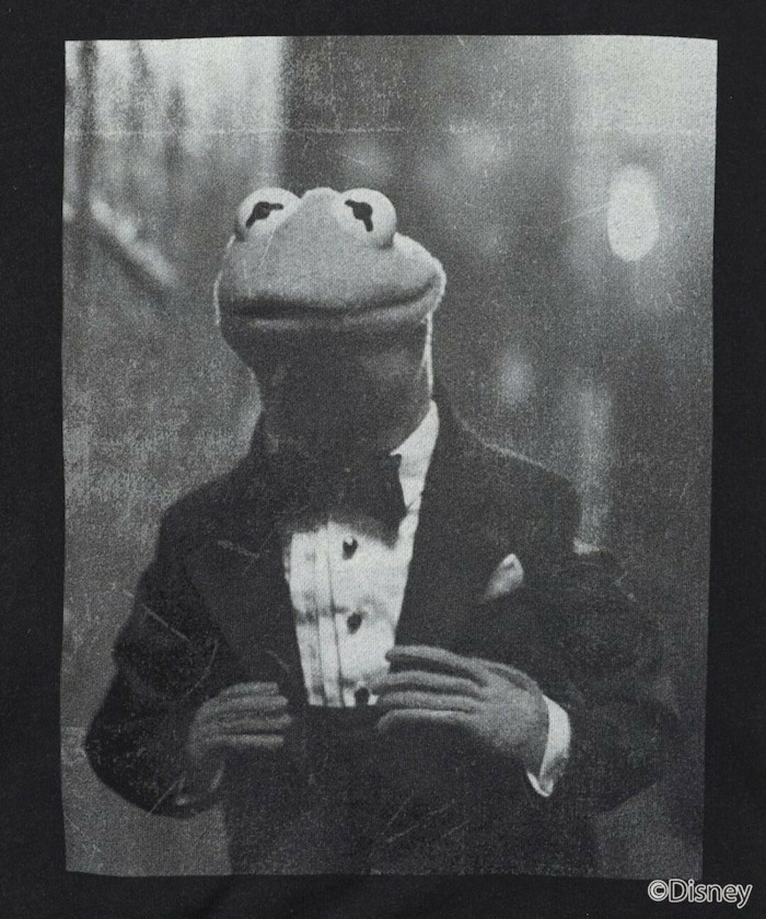 『カーミット・ザ・フロッグ』グラフィックプリントが目を引くクルーネックスウェットが発売 (The Muppets KERMIT THE FROG)