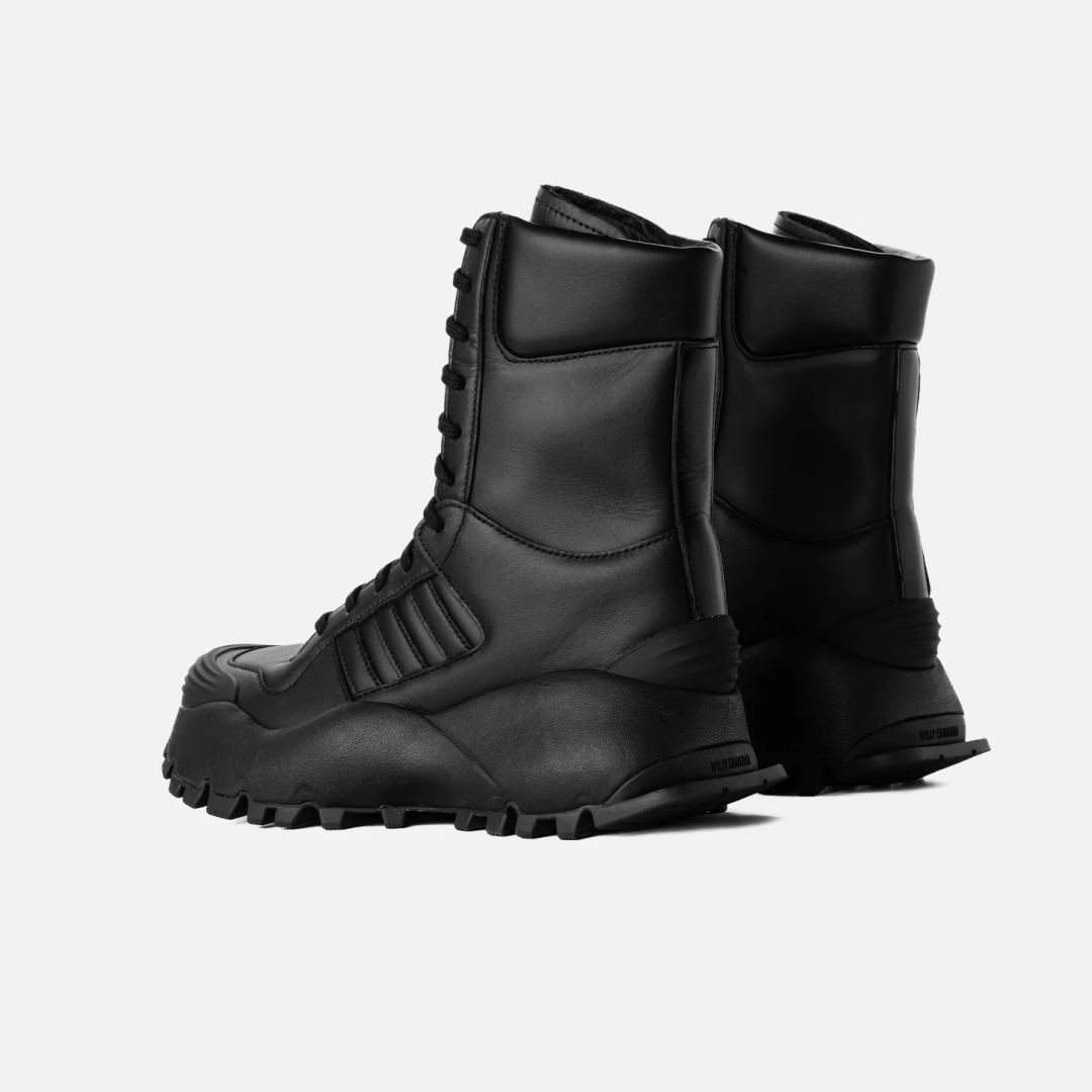【一部海外発売 / 2025年 11/21 発売】Willy Chavarria × adidas Originals FORUM BOOT “Core Black” (ウィリーチャバリア アディダス オリジナルス フォーラム ブーツ) [HQ4879]