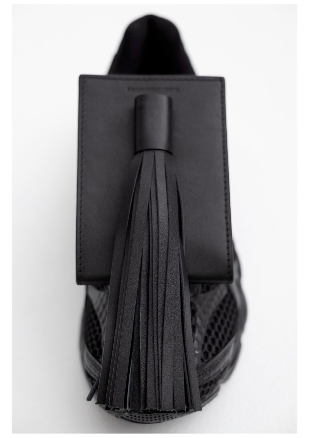 【2025年 10/31 発売】FIDAN NOVRUZOVA × ASICS GEL-CUMULUS 16 “Black/Dark Cherry” (フィダン・ノブルゾバ アシックス ゲルキュムラス)