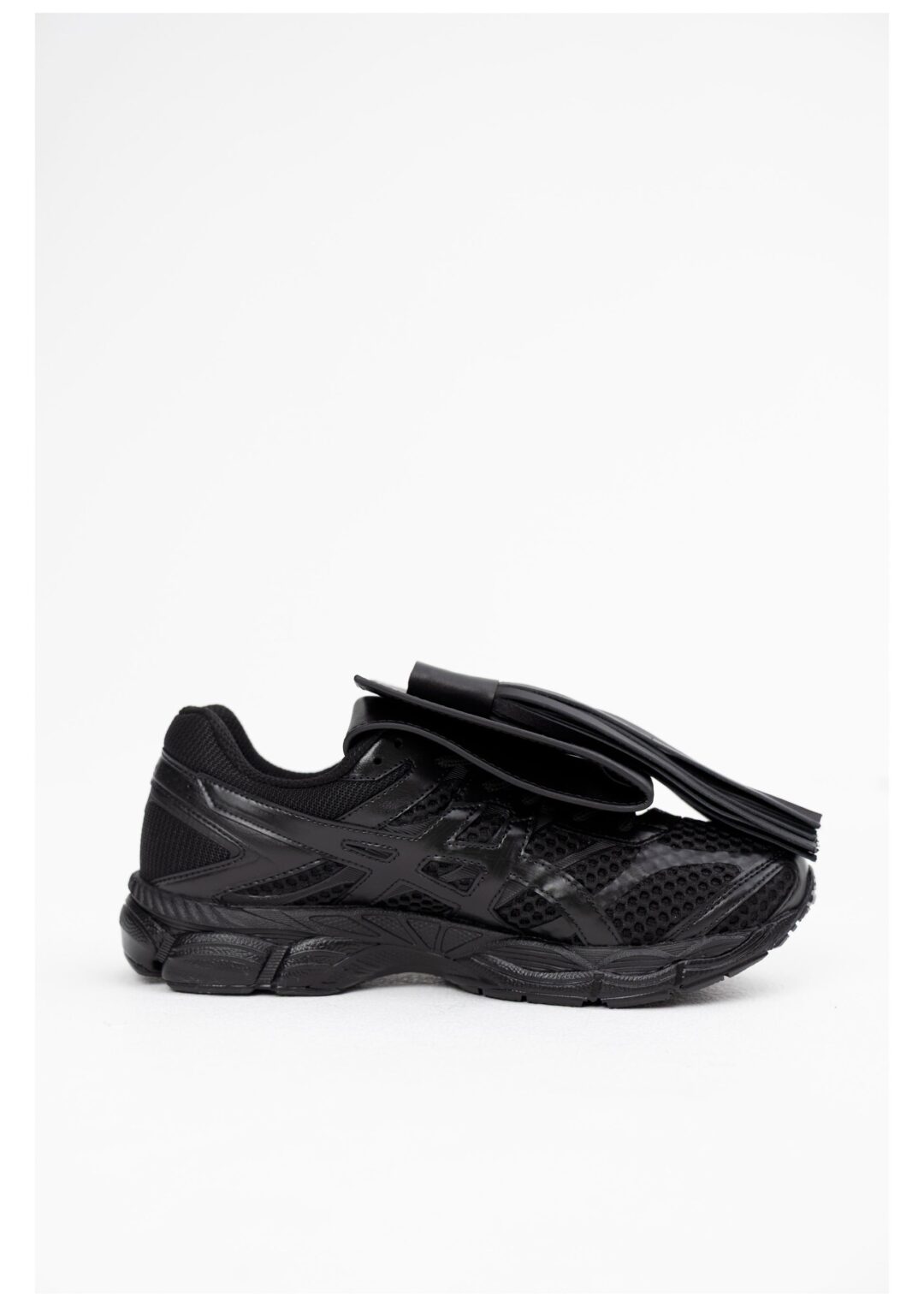 【2025年 10/31 発売】FIDAN NOVRUZOVA × ASICS GEL-CUMULUS 16 “Black/Dark Cherry” (フィダン・ノブルゾバ アシックス ゲルキュムラス)