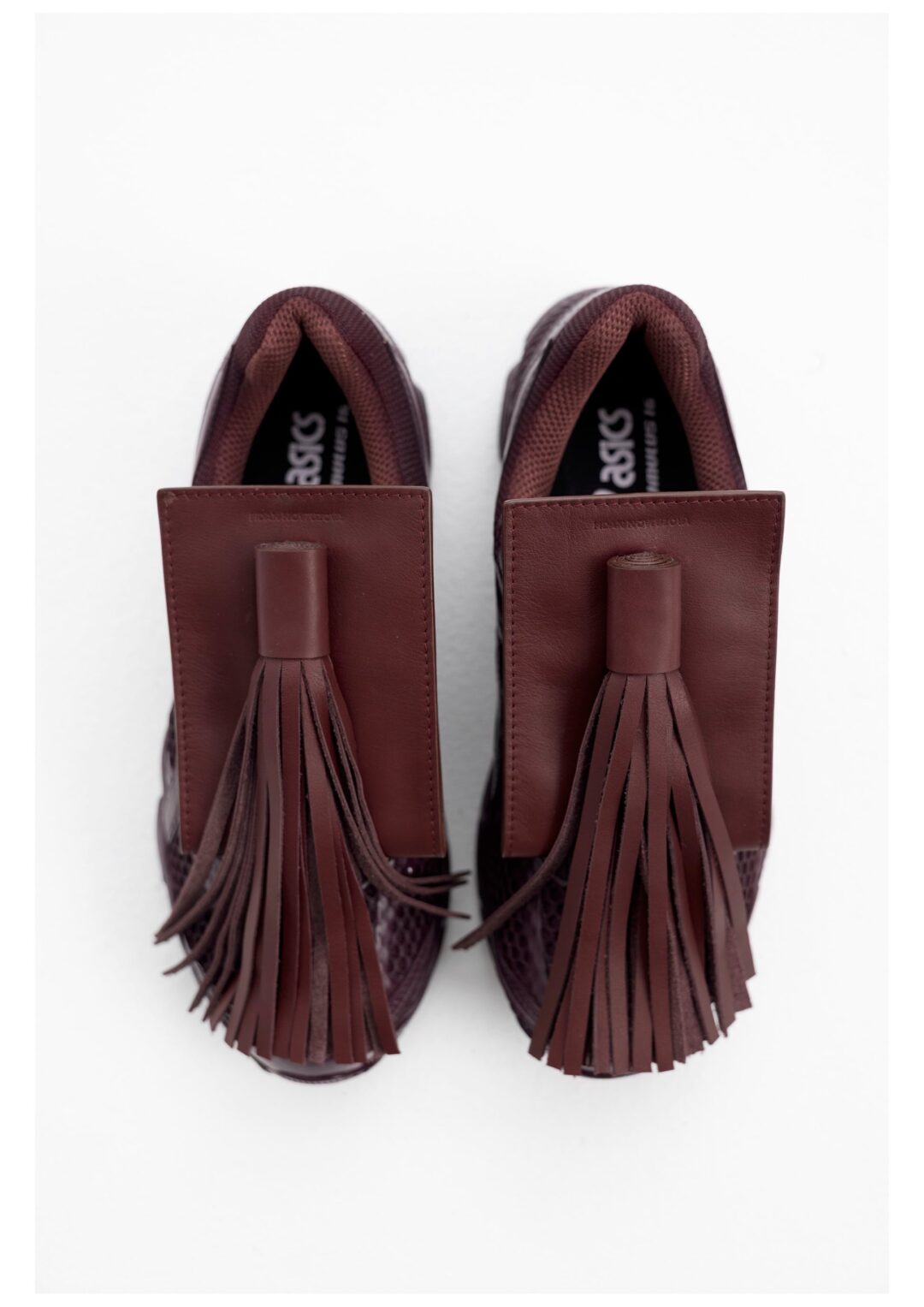 【2025年 10/31 発売】FIDAN NOVRUZOVA × ASICS GEL-CUMULUS 16 “Black/Dark Cherry” (フィダン・ノブルゾバ アシックス ゲルキュムラス)