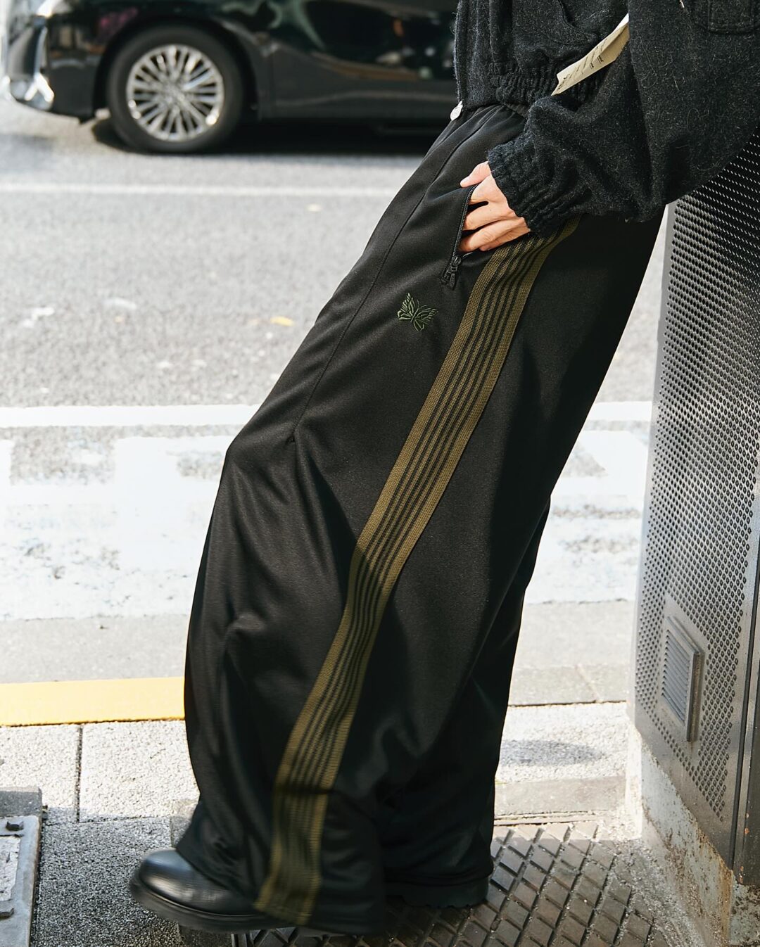 NEEDLES × STUDIOUS 2025 FW 別注 “H.D. Track Pant – Poly Smooth”が11/8 発売 (ニードルズ ステュディオス)