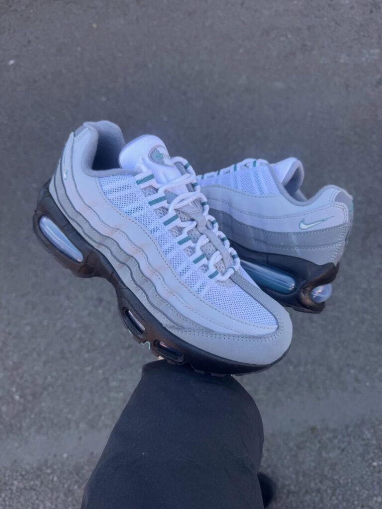 靴 26 NIKE AIR MAX 95 BLUE TINT BIG BUBBLE NIKE W AIR MAX 95 BIG BUBBLE BLACK/BLUE TINT-WHITE-MEDIUM GREY