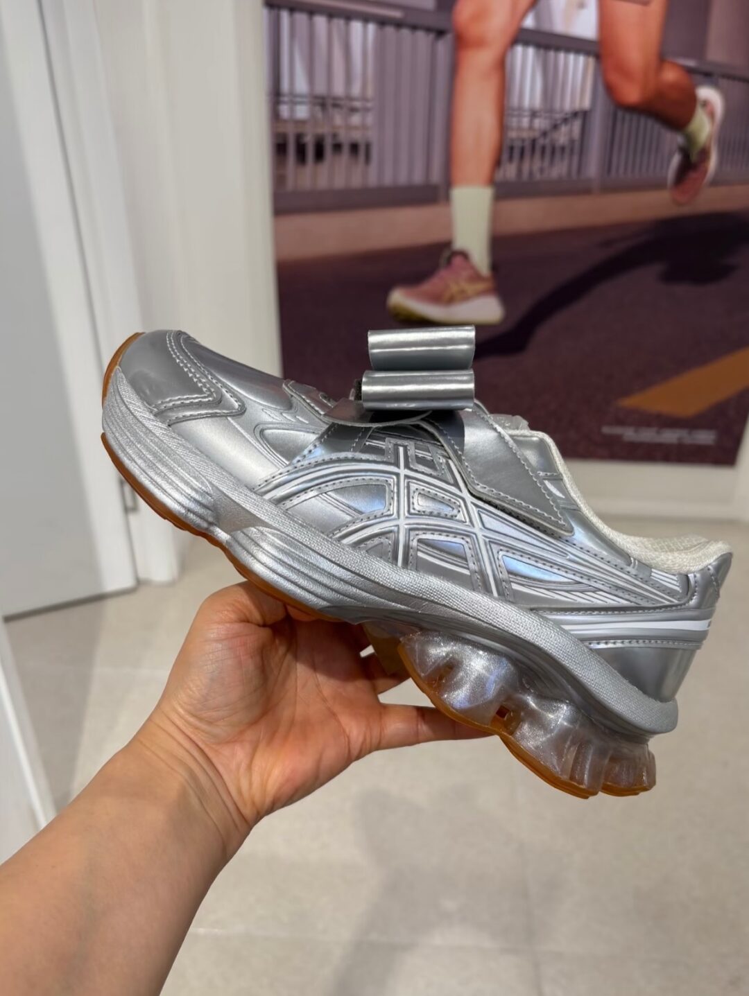 【2025年 12/5 & 12/11 発売】SHUSHU/TONG × ASICS GEL-KINETIC FLUENT 2025 FW (シュシュ/トング アシックス ゲルキネティック) [1203B021.020/1203A915.020]