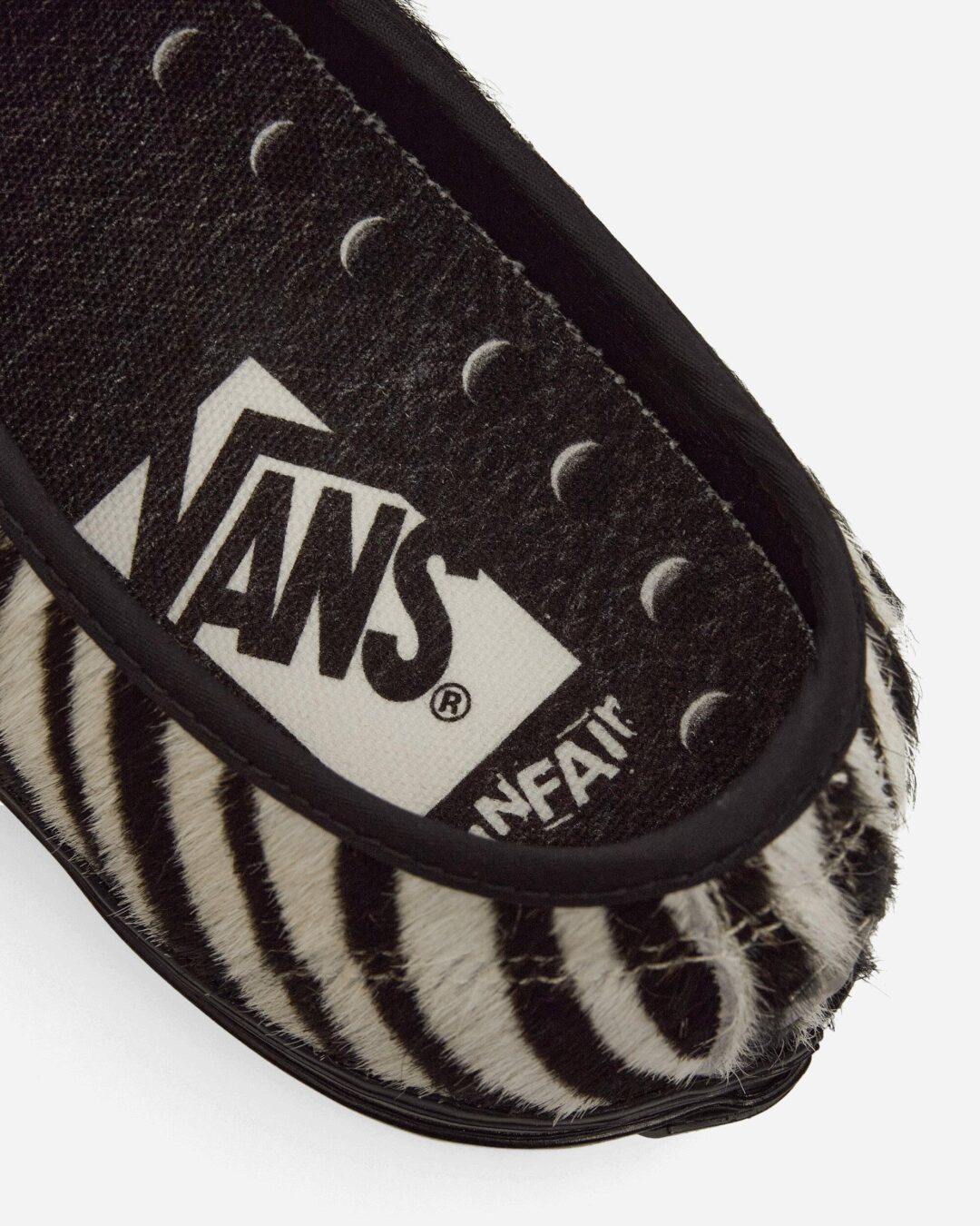 【2025年 12/9 発売】Life is Unfair × VANS “Pony Hair AUTHENTIC & HALF CAB” Marshmallow/Zebra (ライフ・イズ・アンフェア バンズ) [VN000EJGKIG1/VN000EAKZBR1]