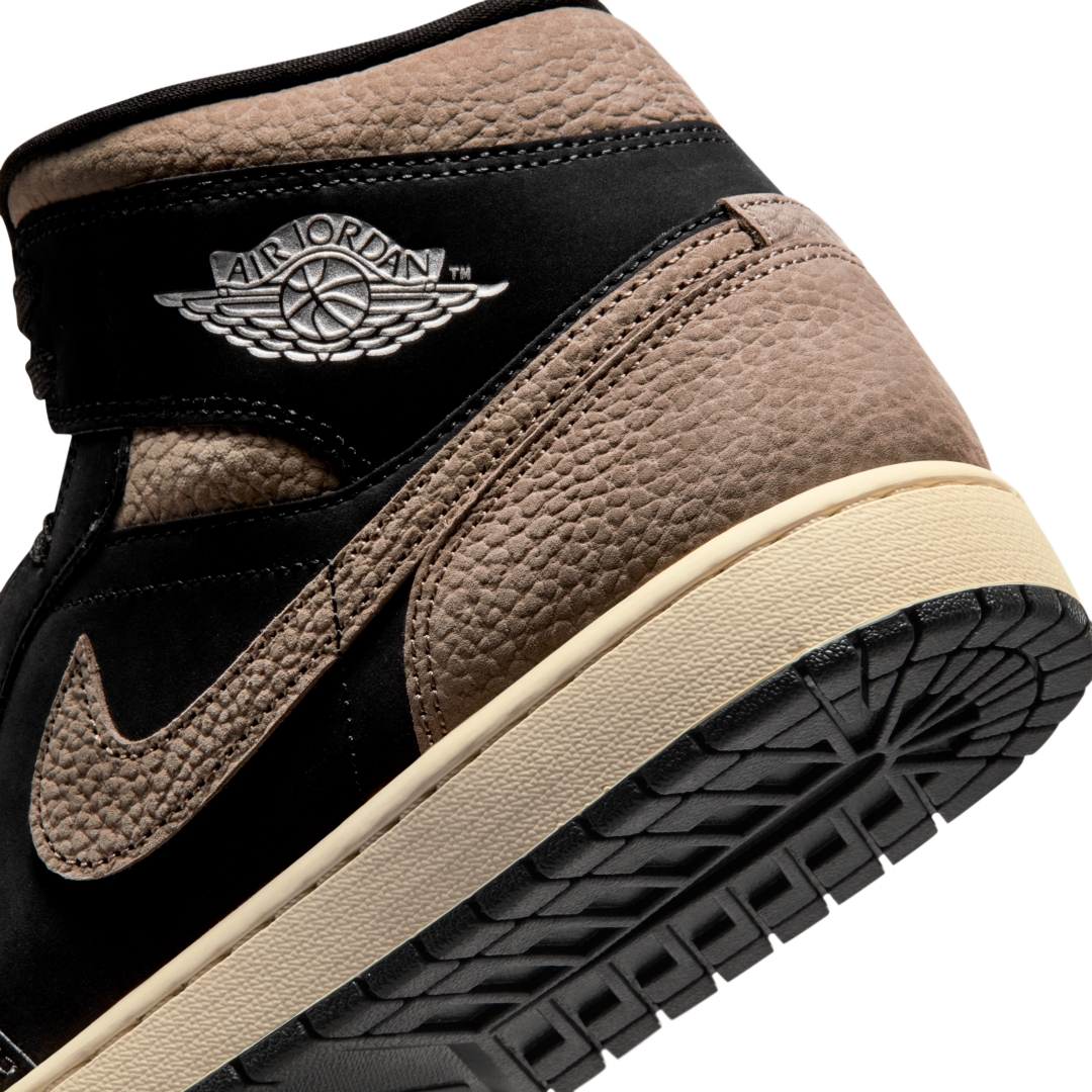 【2026年 春 発売予定】NIKE AIR JORDAN 1 MID “Black/Light Wild Mango/Olive Grey” (ナイキ エア ジョーダン ミッド “ブラック/ライトワイルドマンゴー/オリーブグレー”) [IB7110-002]