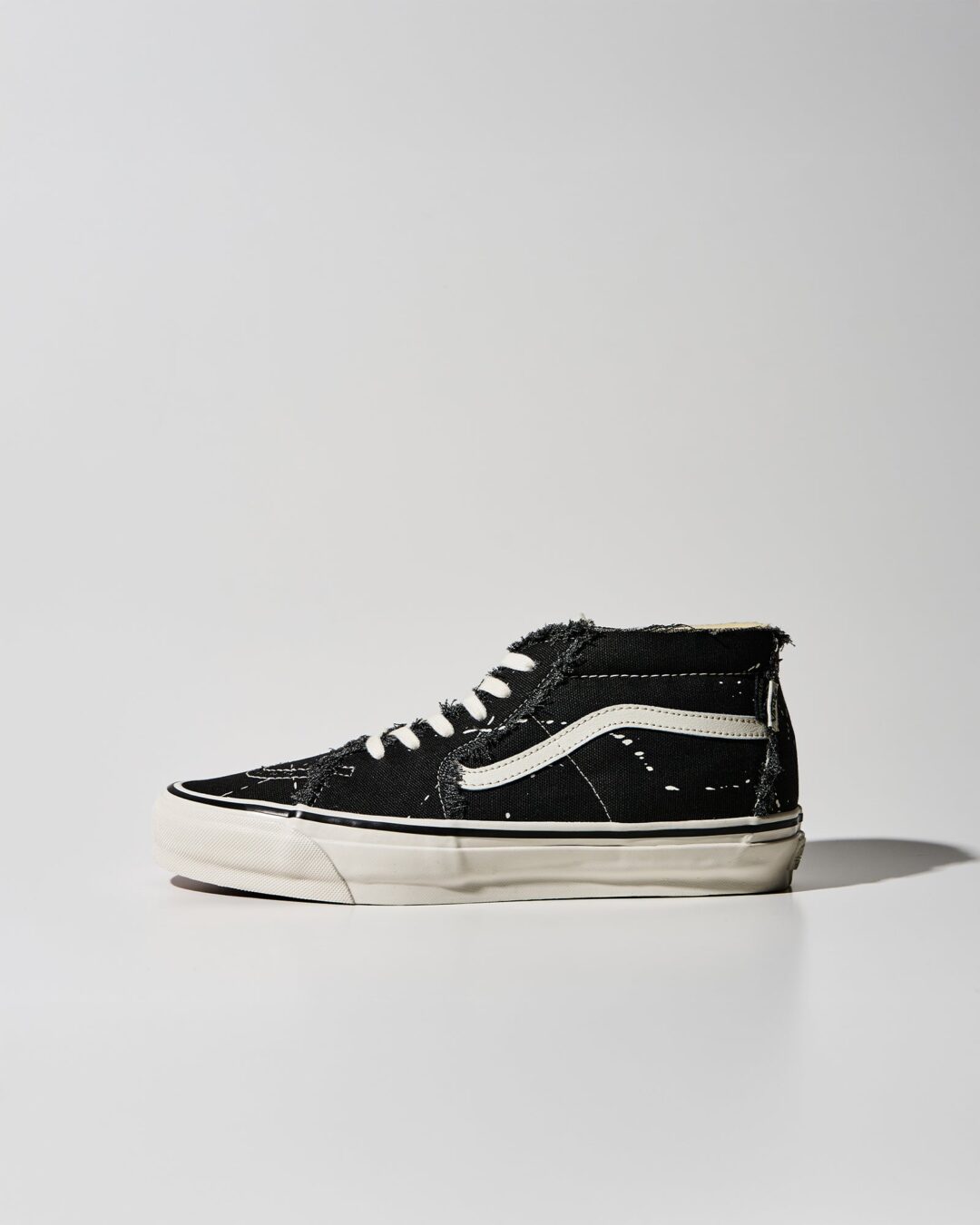 【2025年 12/4 発売】INVINCIBLE x VANS “Off The Rhyme” OLD SKOOL & SK8-MID (インヴィンシブル バンズ “オフ・ザ・ライム”)