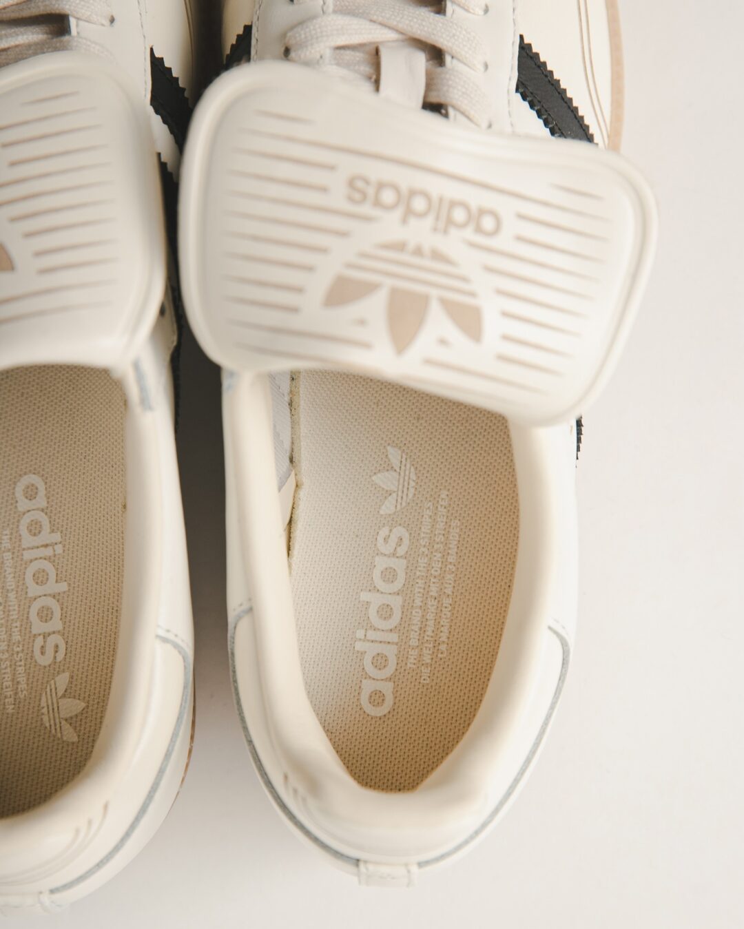 【2026年 1月下旬 発売予定】URBAN RESEARCH EXCLUSIVE adidas Originals SAMBA Long Tongues “White/Black/Gold” (アーバンリサーチ アディダス オリジナルス サンバ ロングタン “ホワイト/ブラック/ゴールド”)