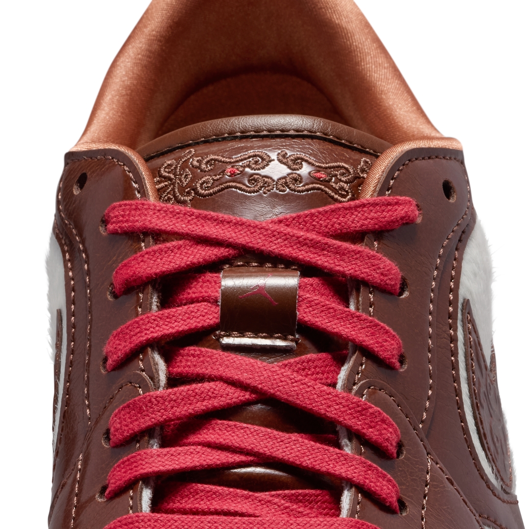 【2026年 春 発売予定】NIKE W AIR JORDAN 1 LOW METHOD OF MAKE V3 “Year of the Horse/Chinese New Year/CNY” (ナイキ ウィメンズ エア ジョーダン 1 ロー MM “メソッドオブメイク/イヤー・オブ・ザ・ホース/チャイニーズ ニューイヤー”) [IQ1106-220]