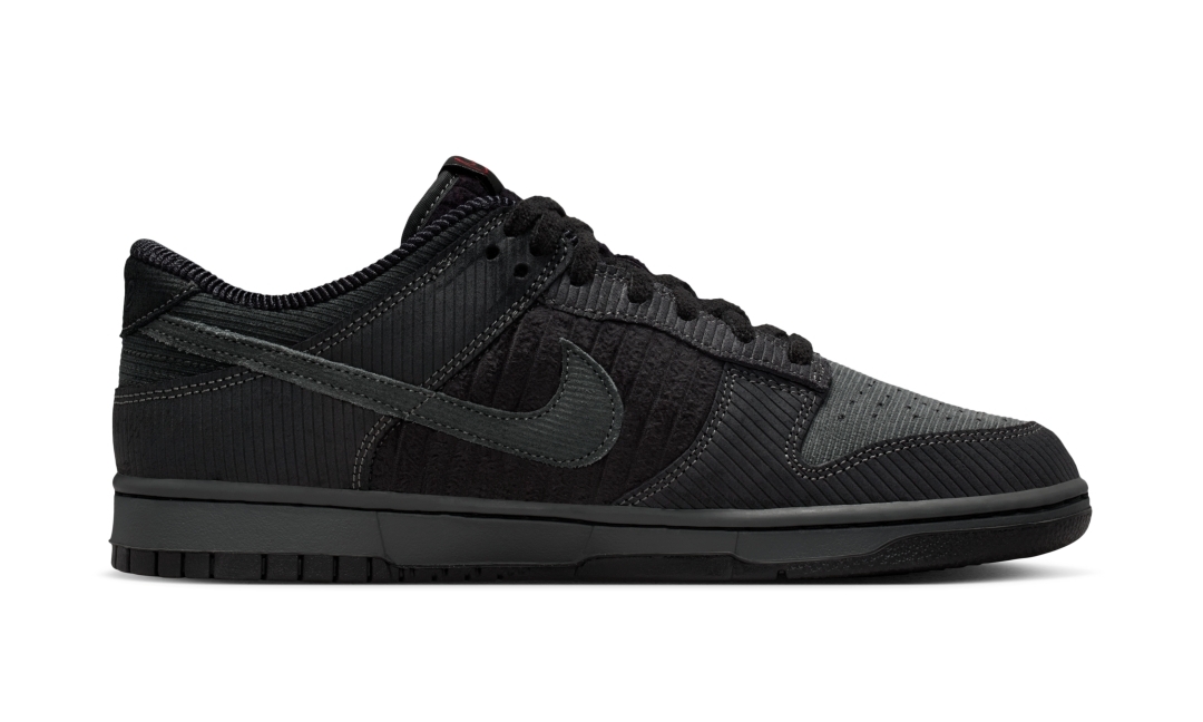 【2026年 発売予定】NIKE DUNK LOW “Triple Black Corduroy” (ナイキ ダンク ロー “トリプルブラックコーデュロイ”) [IB7746-001]