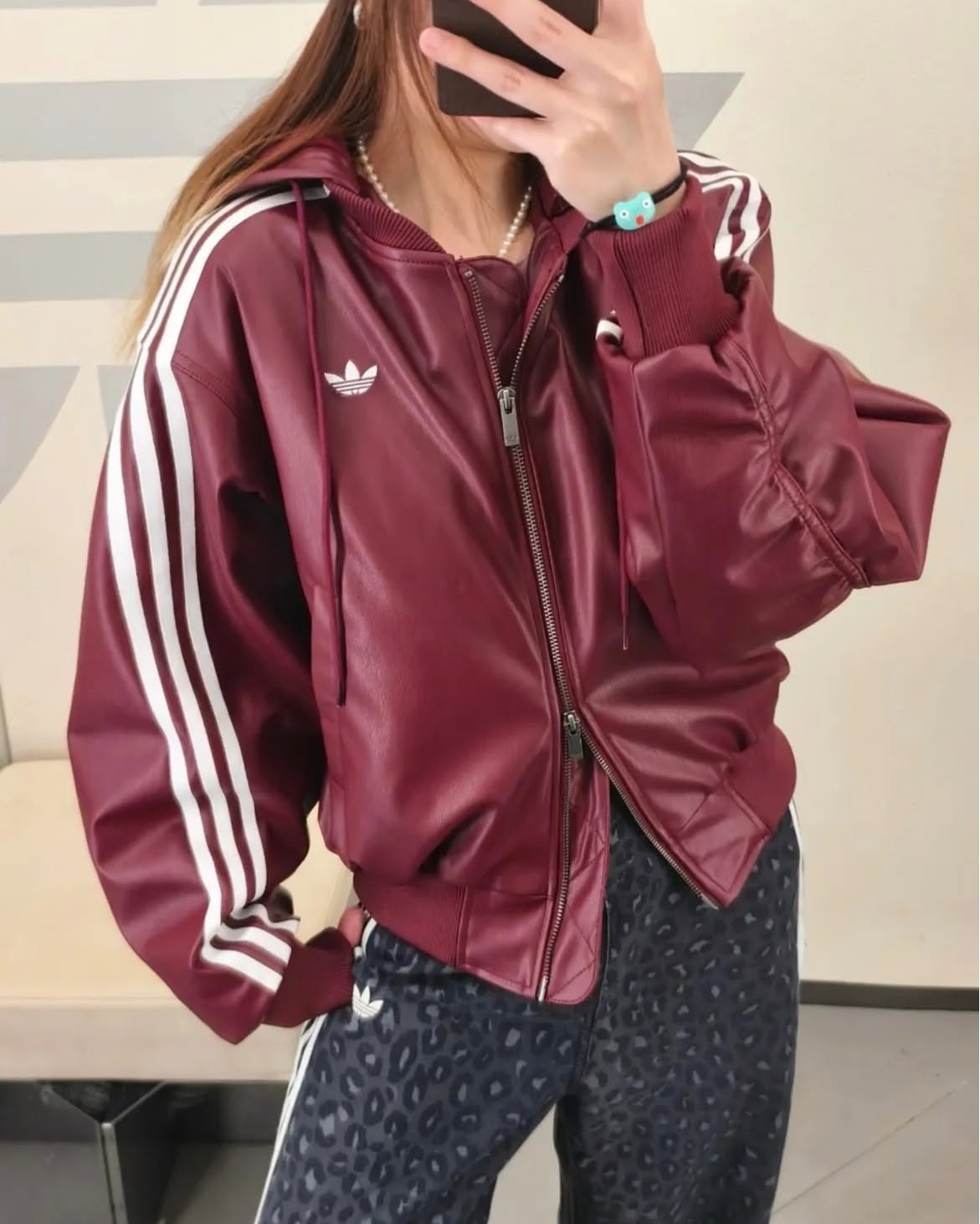 adidas Originals Hooded Leather Jacket Pad “Wine Red”が海外発売 (アディダス オリジナルス フーディ レザー ジャケット “ワインレッド”) [KU6858]