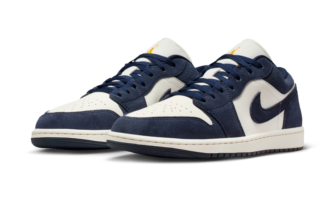 【2025年 12/13 発売】NIKE AIR JORDAN 1 LOW “Obsidian/University Gold” (ナイキ エア ジョーダン ロー “オブシディアン/ユニバーシティゴールド”) [IO7448-400]