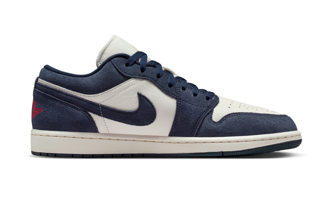 【2025年 12/13 発売】NIKE AIR JORDAN 1 LOW “Obsidian/University Gold” (ナイキ エア ジョーダン ロー “オブシディアン/ユニバーシティゴールド”) [IO7448-400]