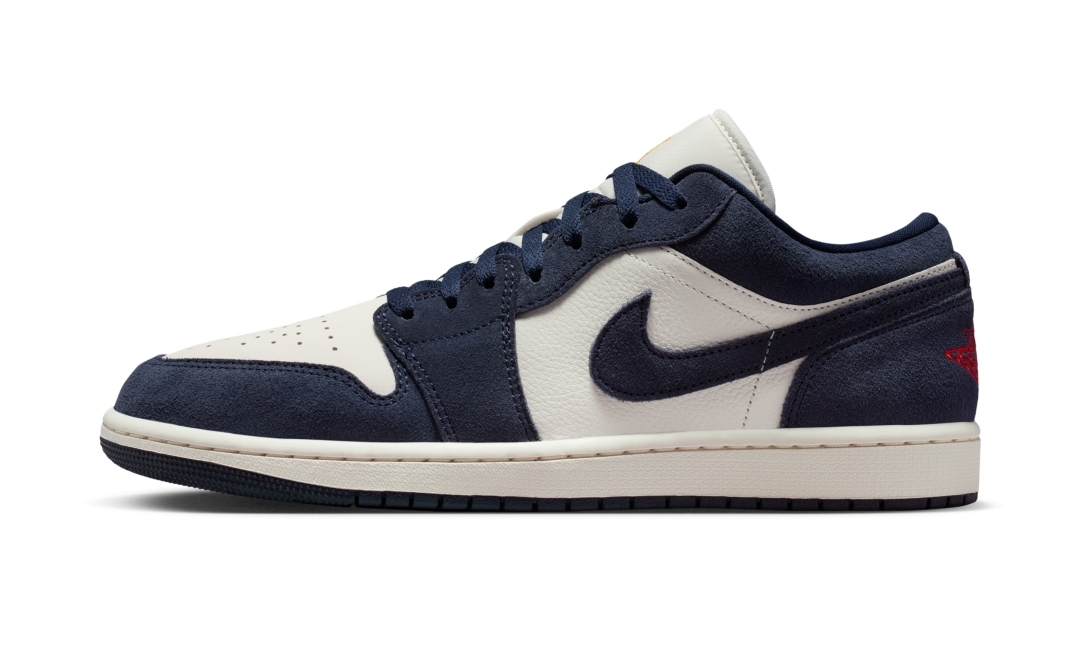 【2025年 12/13 発売】NIKE AIR JORDAN 1 LOW “Obsidian/University Gold” (ナイキ エア ジョーダン ロー “オブシディアン/ユニバーシティゴールド”) [IO7448-400]