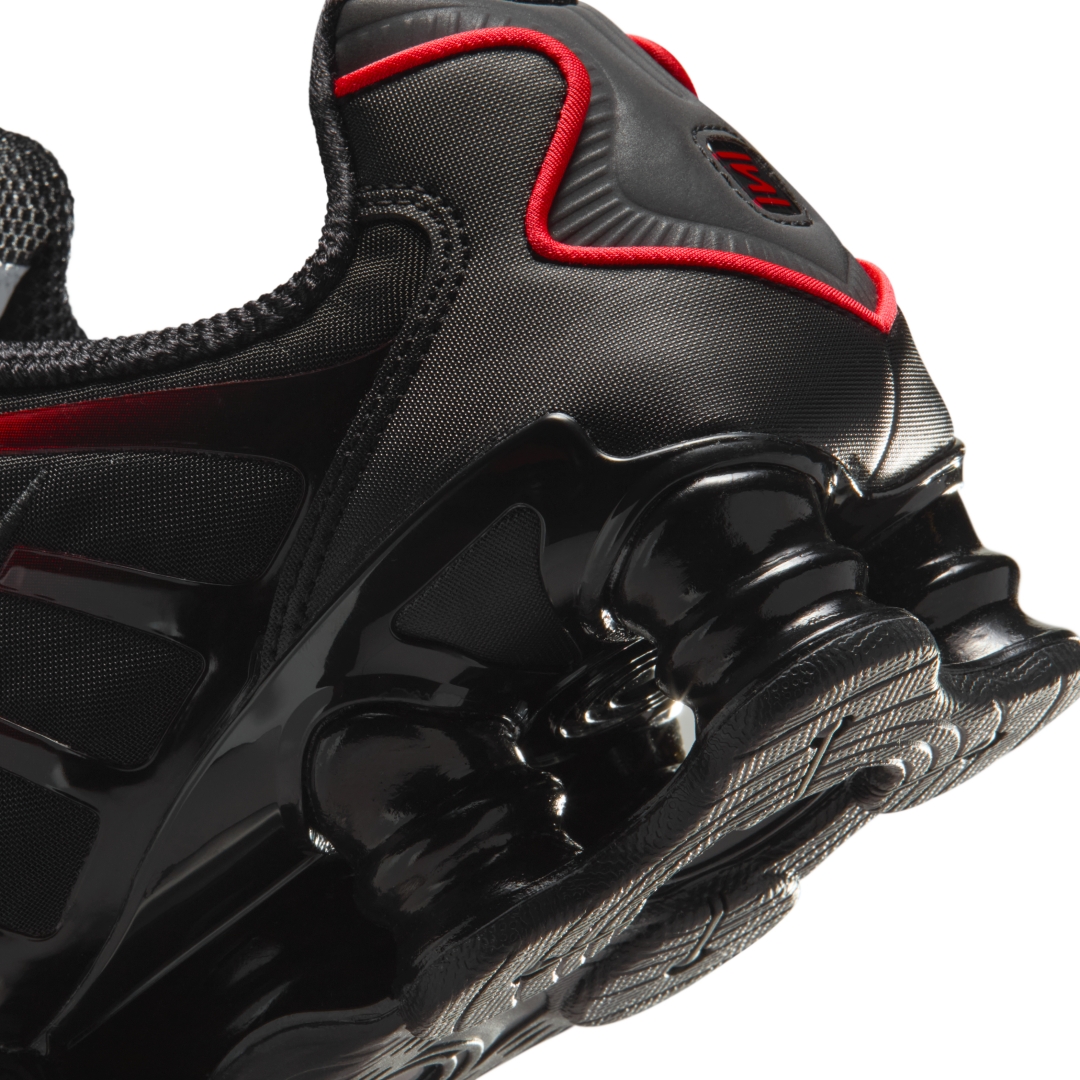 【2025年 12/15 発売】NIKE SHOX TL “Black/Light Crimson” (ナイキ ショックス TL “ブラック/ライトクリムゾン”) [AV3595-016]