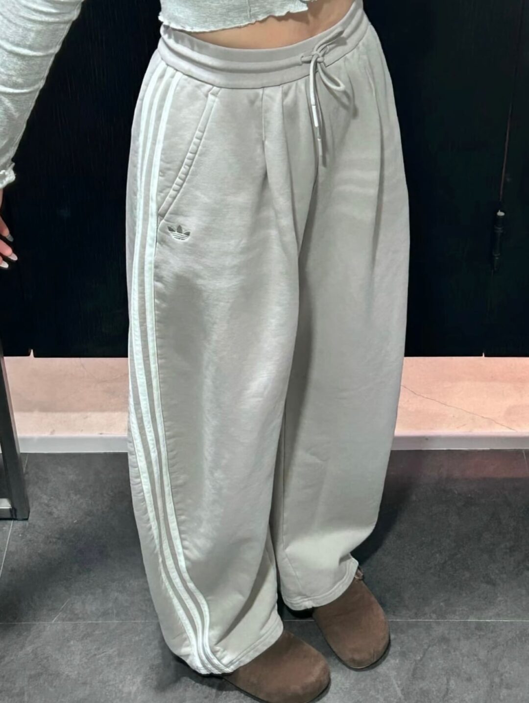 adidas originals “Curved Knife Pants”が海外発売 (アディダス オリジナルス “カーブナイフパンツ”)