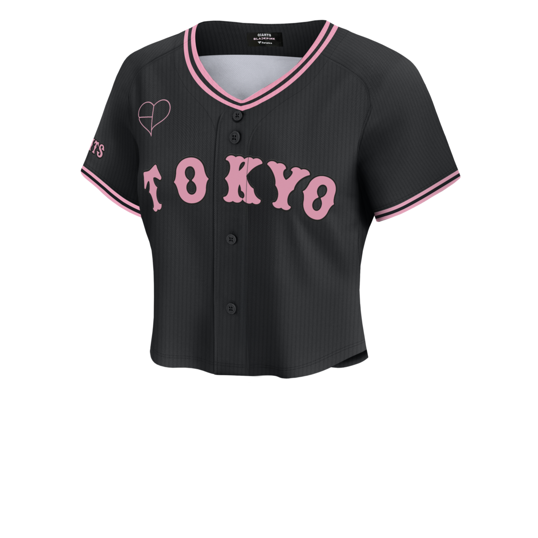BLACKPINK × 読売ジャイアンツ & FC東京 コラボアイテムが2025年 1/8 発売 (ブラックピンク)