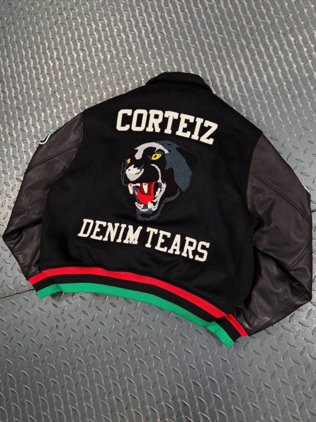 DENIM TEARS × Corteiz “Chrismas Day”が2025年 12/25 発売 (デニムティアーズ コーテイズ “クリスマスデー”)