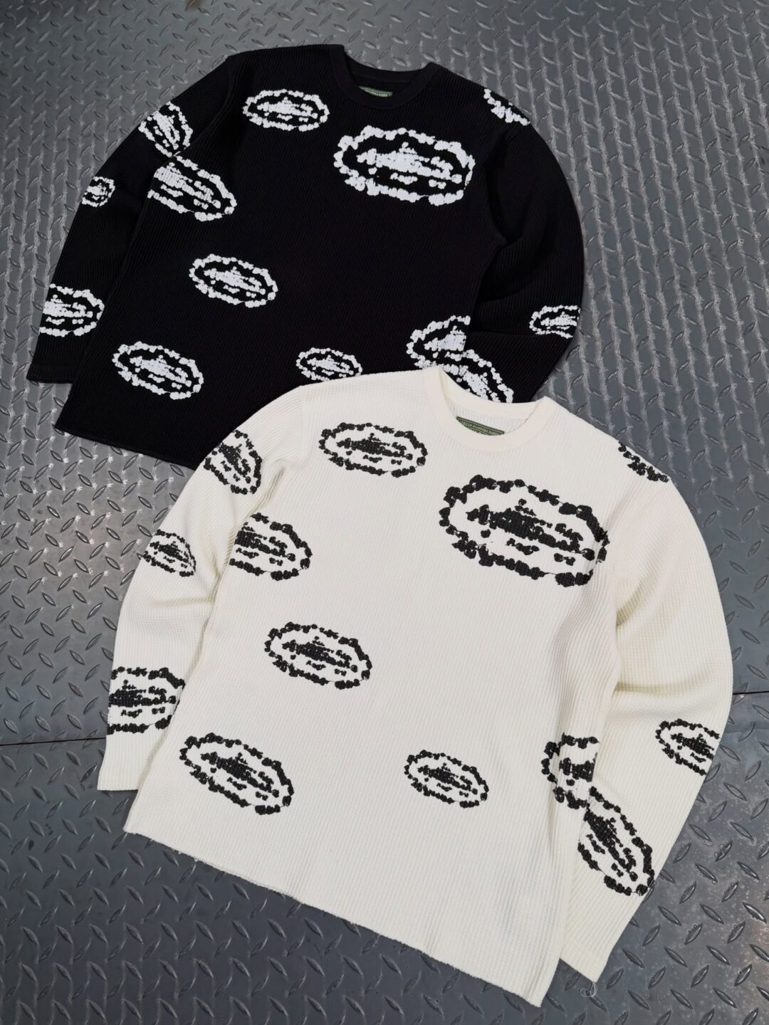 DENIM TEARS × Corteiz “Chrismas Day”が2025年 12/25 発売 (デニムティアーズ コーテイズ “クリスマスデー”)