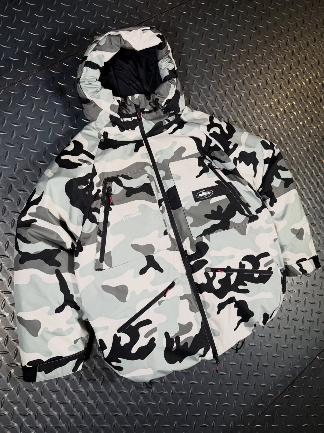 DENIM TEARS × Corteiz “Chrismas Day”が2025年 12/25 発売 (デニムティアーズ コーテイズ “クリスマスデー”)