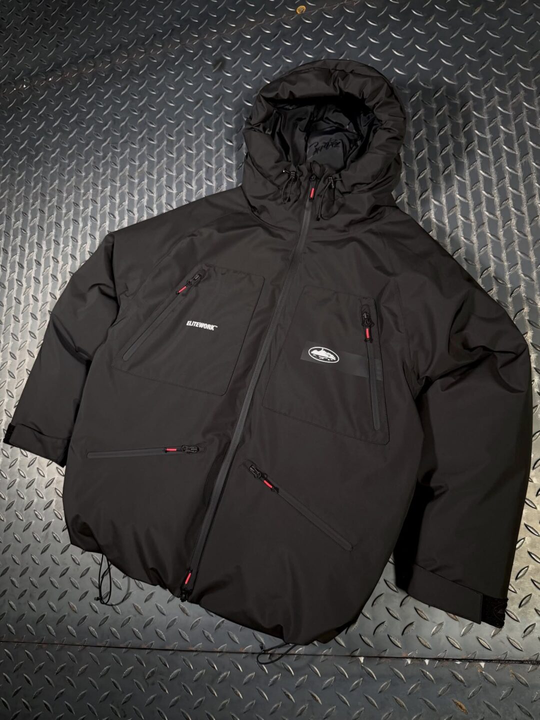 DENIM TEARS × Corteiz “Chrismas Day”が2025年 12/25 発売 (デニムティアーズ コーテイズ “クリスマスデー”)