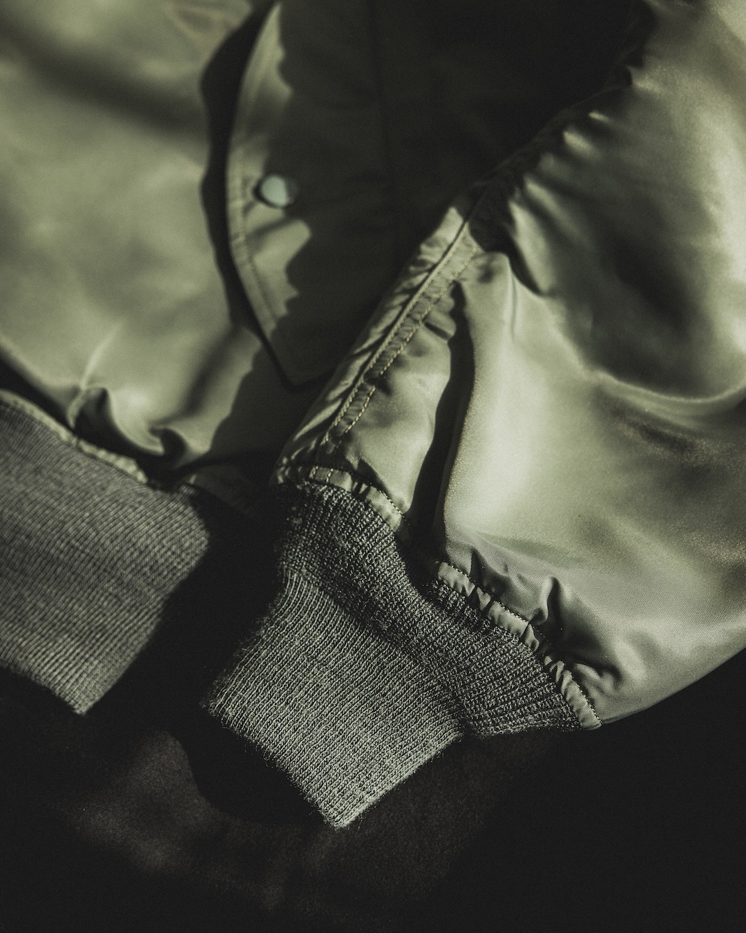 BUZZ RICKSON’S × BEAMS PLUS 2025 FW 別注 “1976 MIL-J-8279E”が2026年 1/2 発売 (ビームス プラス バズリクソンズ)