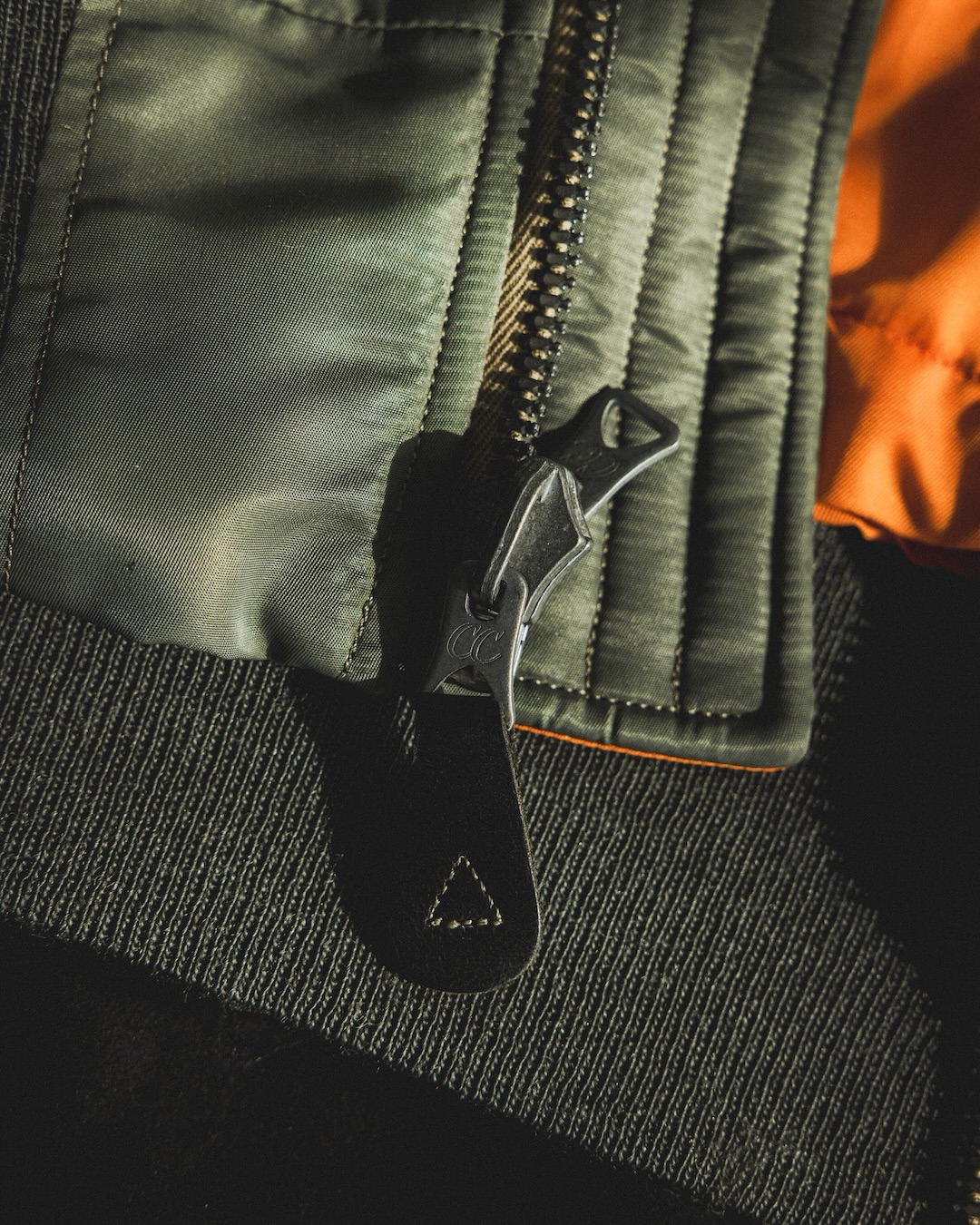 BUZZ RICKSON’S × BEAMS PLUS 2025 FW 別注 “1976 MIL-J-8279E”が2026年 1/2 発売 (ビームス プラス バズリクソンズ)