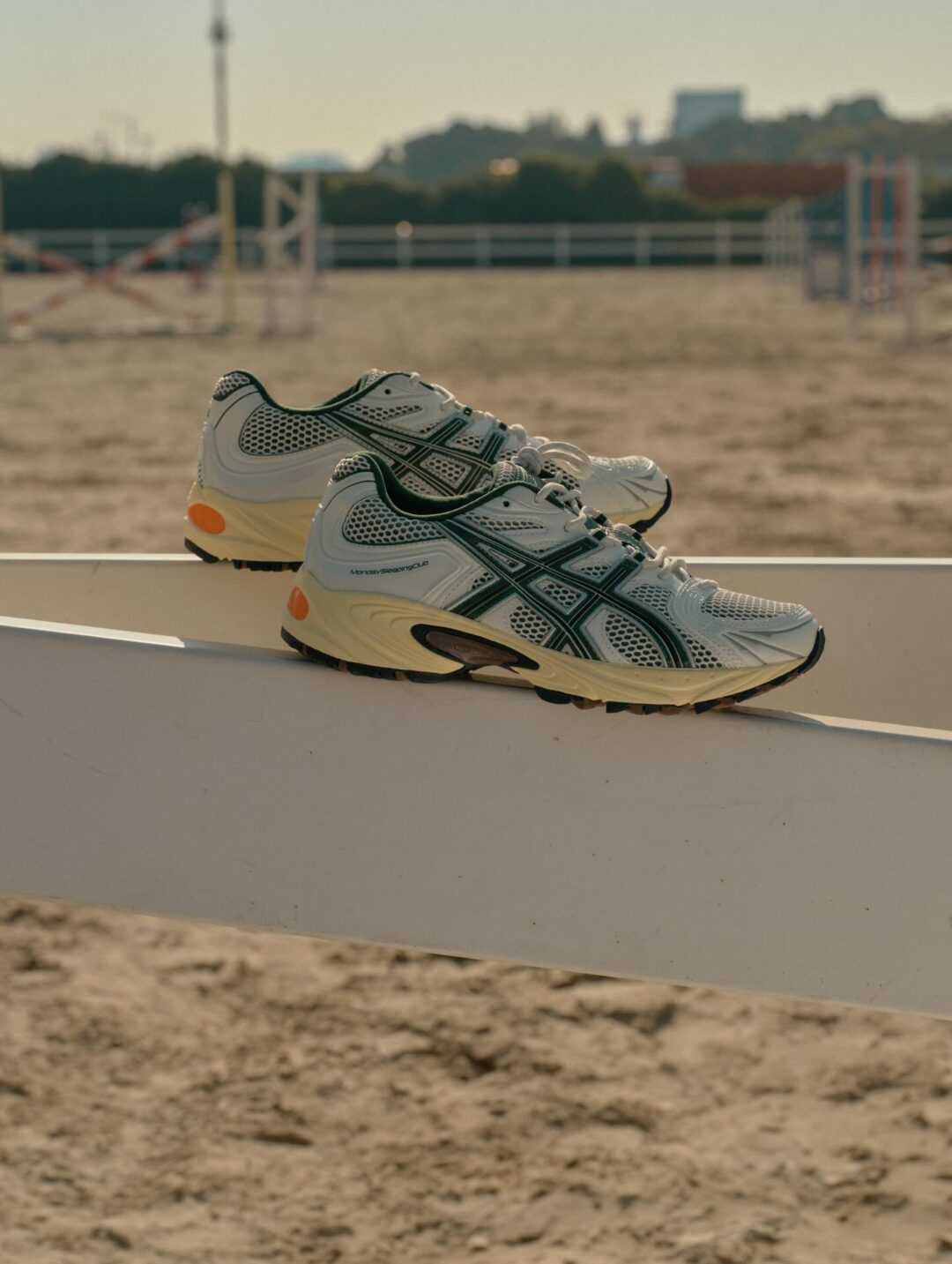 【2025年 12/20 発売】Monday Sleeping Club × ASICS GEL-KAHANA TR NEXUS (マンデー スリーピング クラブ アシックス ゲルカハナ ネクサス)