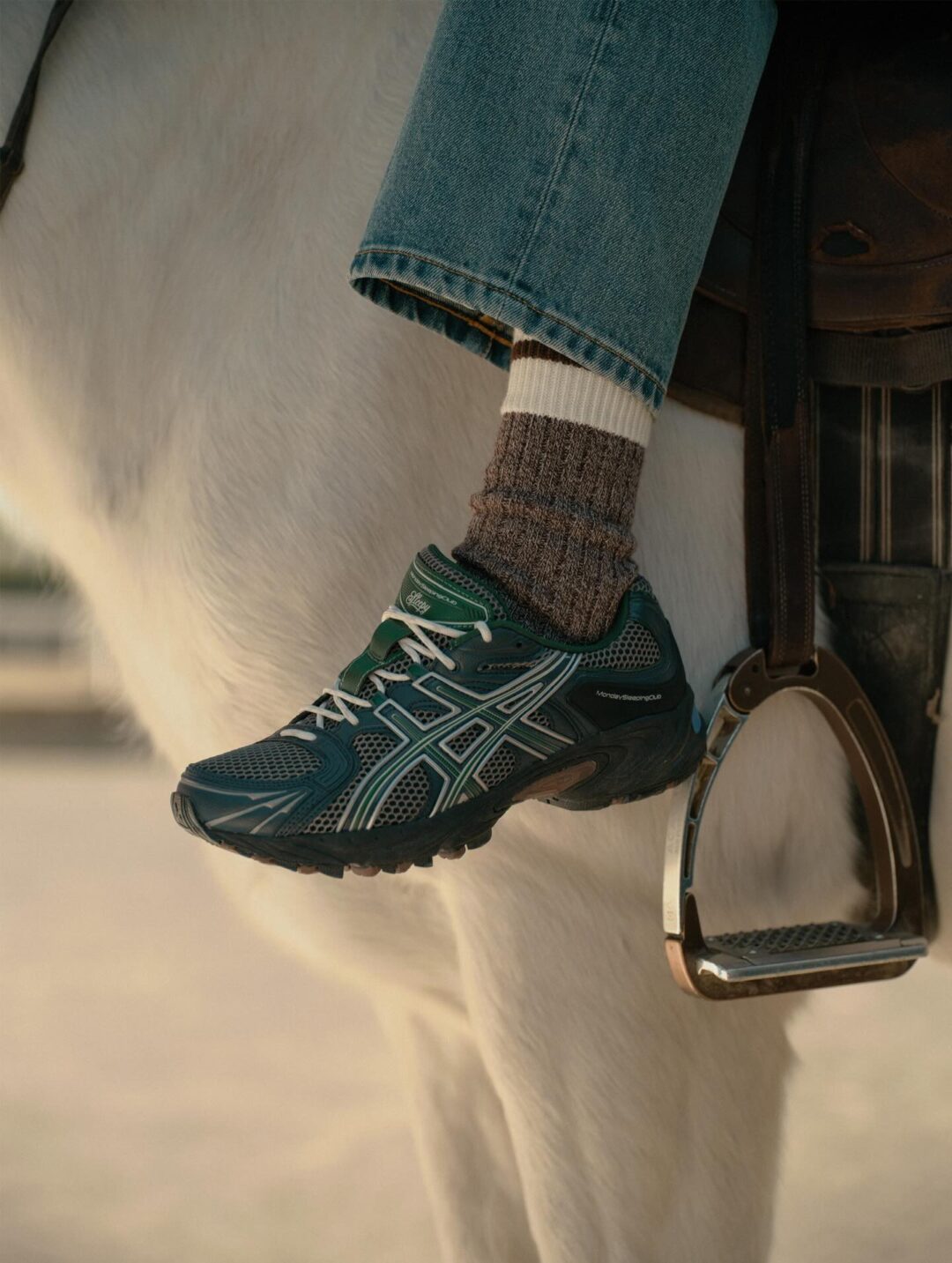 【2025年 12/20 発売】Monday Sleeping Club × ASICS GEL-KAHANA TR NEXUS (マンデー スリーピング クラブ アシックス ゲルカハナ ネクサス)