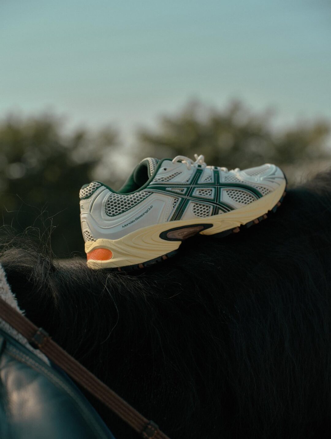 【2025年 12/20 発売】Monday Sleeping Club × ASICS GEL-KAHANA TR NEXUS (マンデー スリーピング クラブ アシックス ゲルカハナ ネクサス)