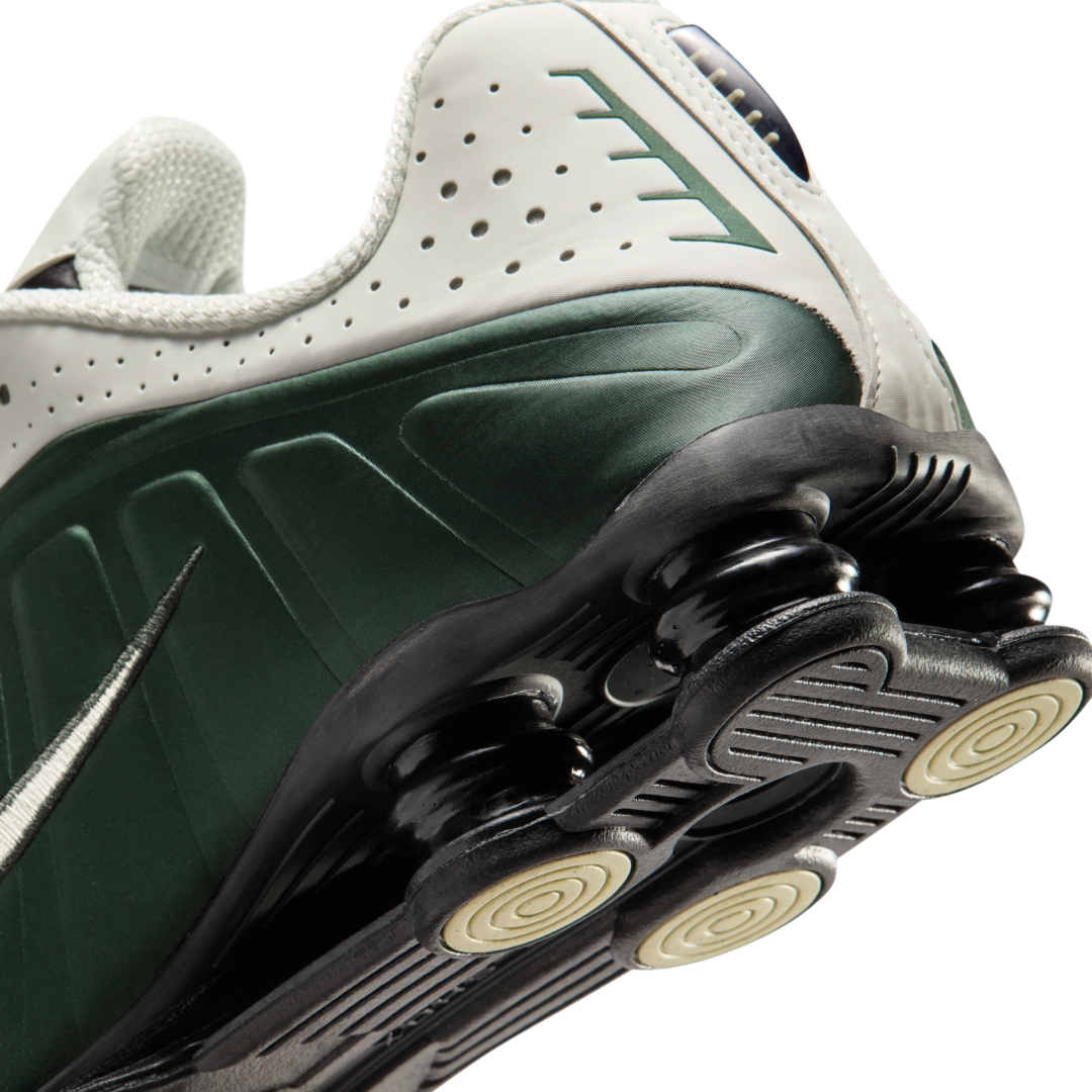 【2025年 12/1 発売】NIKE SHOX R4 “Black Spruce/Spruce Aura” (ナイキ ショックス “ブラックスプルース/スプルースオーラ”) [HQ1988-300]