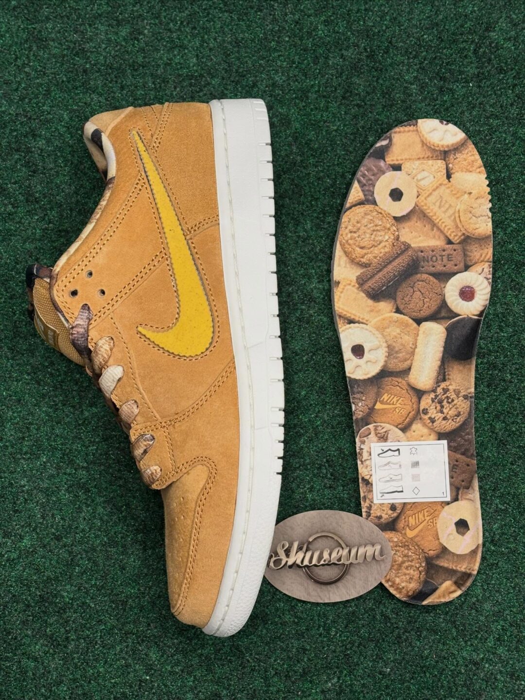 【2026年 春 発売予定】NOTE Manchester × NIKE SB DUNK LOW “Flax” (ノート マンチェスター ナイキ ダンク ロー “フラックス”) [IO9508-200]