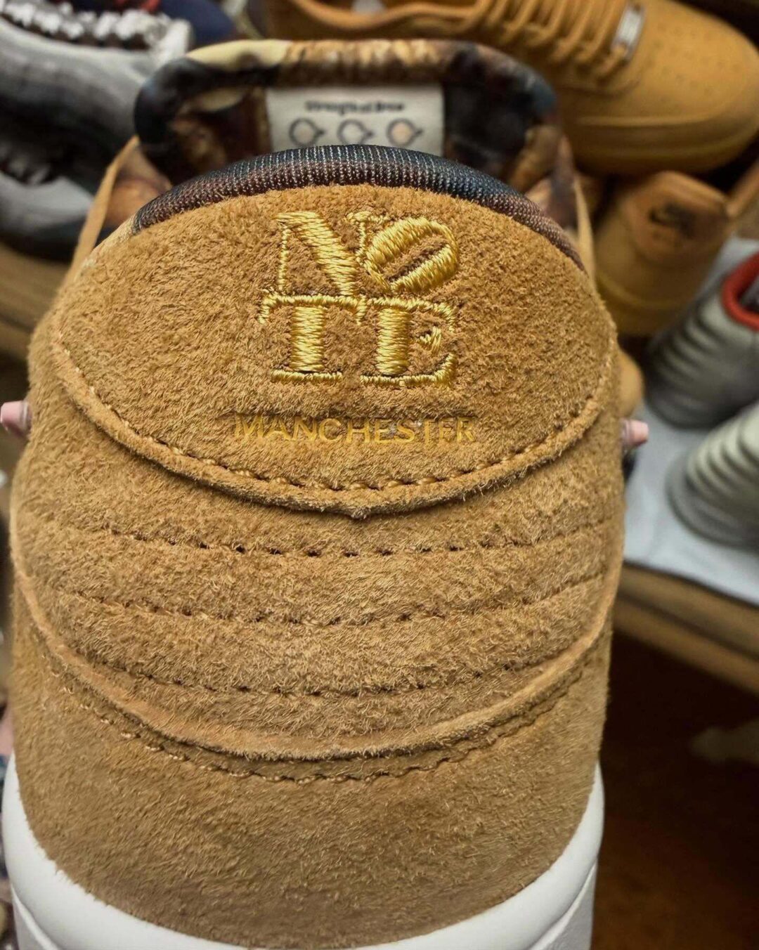 【2026年 春 発売予定】NOTE Manchester × NIKE SB DUNK LOW “Flax” (ノート マンチェスター ナイキ ダンク ロー “フラックス”) [IO9508-200]