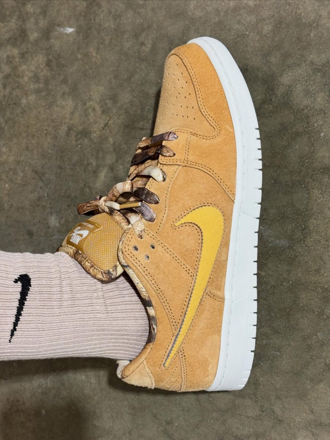 【2026年 春 発売予定】NOTE Manchester × NIKE SB DUNK LOW “Flax” (ノート マンチェスター ナイキ ダンク ロー “フラックス”) [IO9508-200]