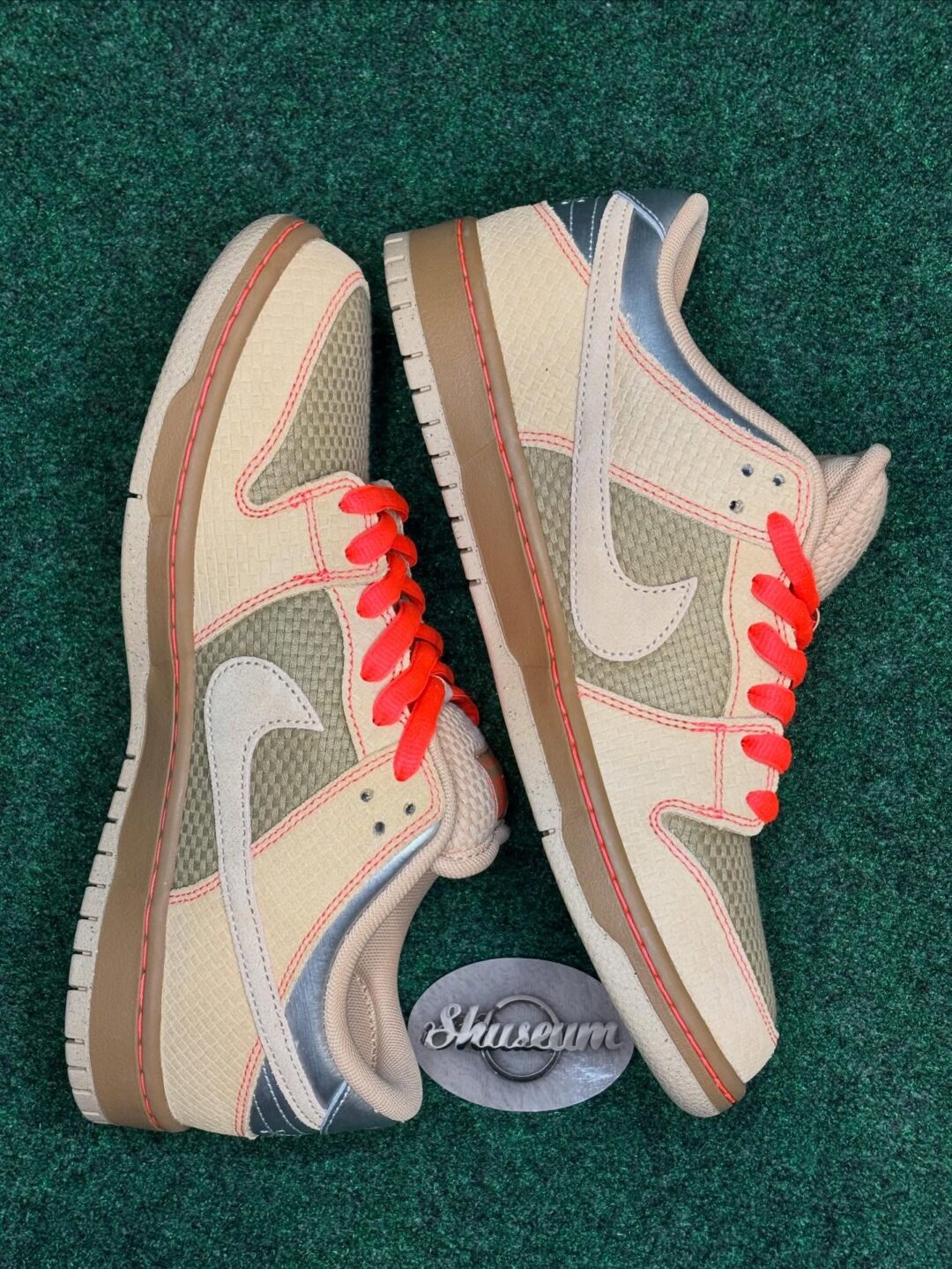 【2026年 春 発売予定】NIKE SB DUNK LOW PRO “Som Tum/Natural Beige” (ナイキ ダンク ロー プロ “ソムタム/ニュートラルベージュ”)