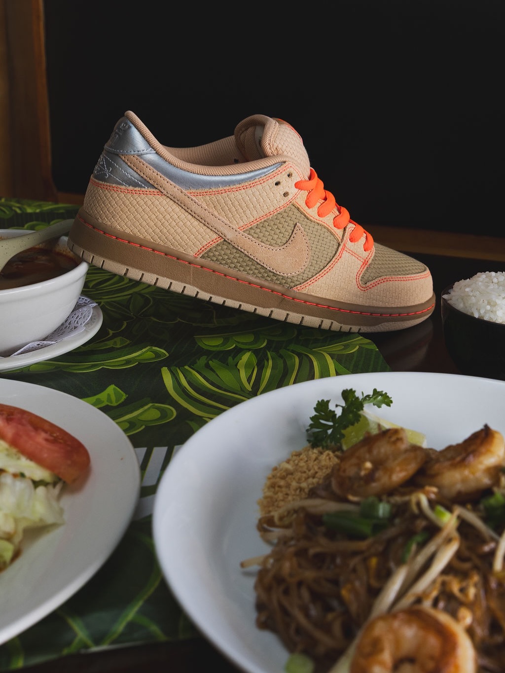 【2026年 4/28 発売】NIKE SB DUNK LOW PRO “Som Tum/Natural Beige” (ナイキ ダンク ロー プロ “ソムタム/ニュートラルベージュ”) [IB6206-701]