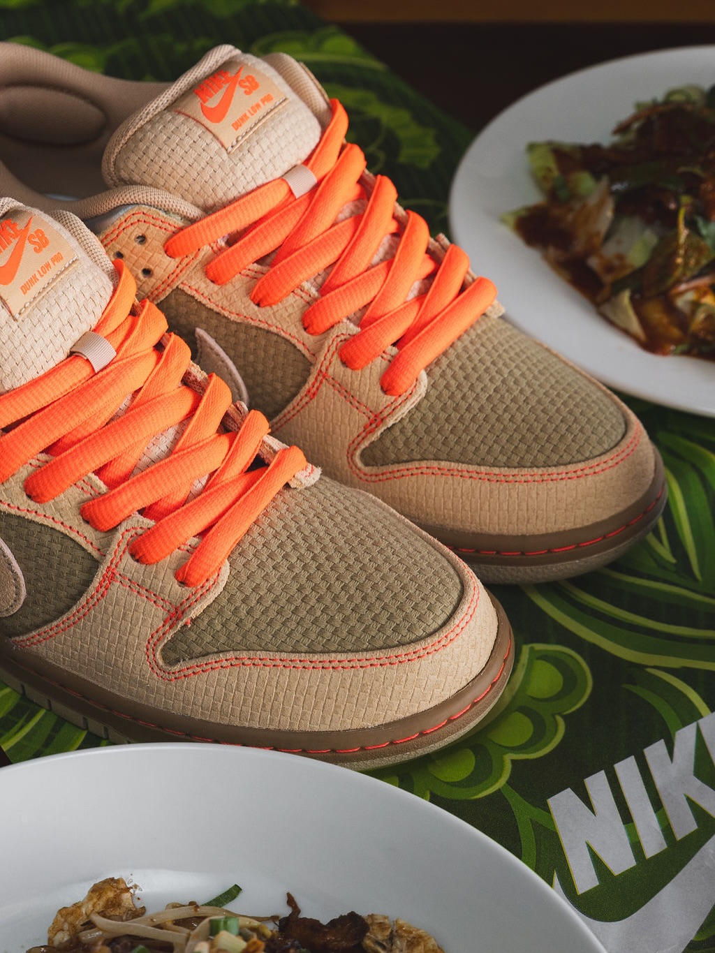 【2026年 4/28 発売】NIKE SB DUNK LOW PRO “Som Tum/Natural Beige” (ナイキ ダンク ロー プロ “ソムタム/ニュートラルベージュ”) [IB6206-701]