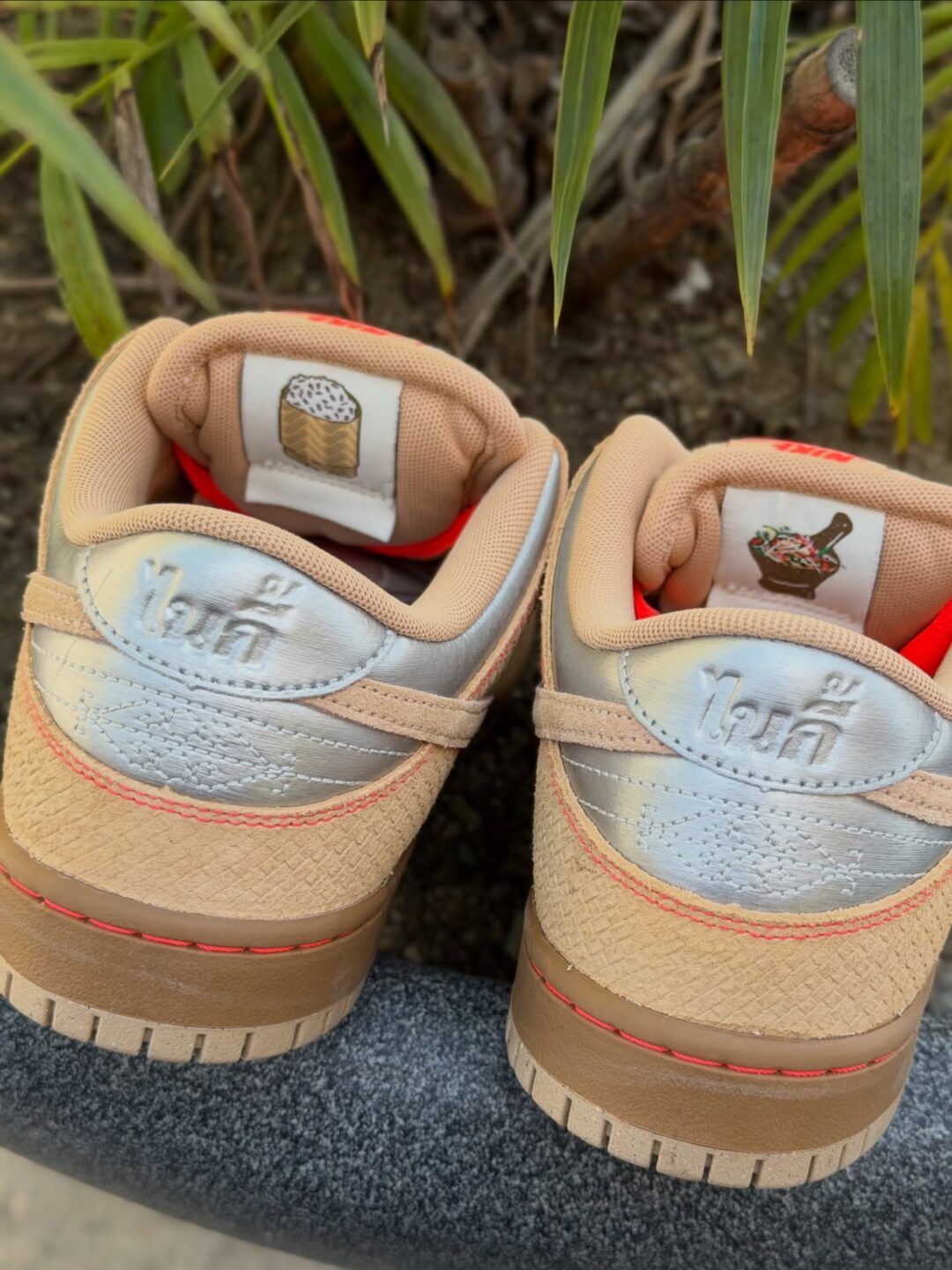 【2026年 4/28 発売】NIKE SB DUNK LOW PRO “Som Tum/Natural Beige” (ナイキ ダンク ロー プロ “ソムタム/ニュートラルベージュ”) [IB6206-701]