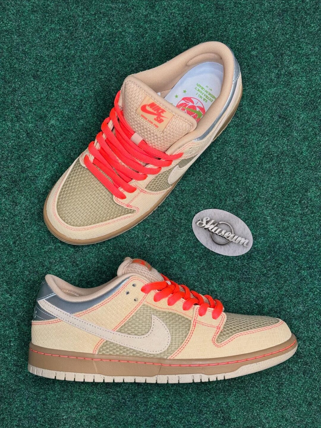 【2026年 春 発売予定】NIKE SB DUNK LOW PRO “Som Tum/Natural Beige” (ナイキ ダンク ロー プロ “ソムタム/ニュートラルベージュ”)