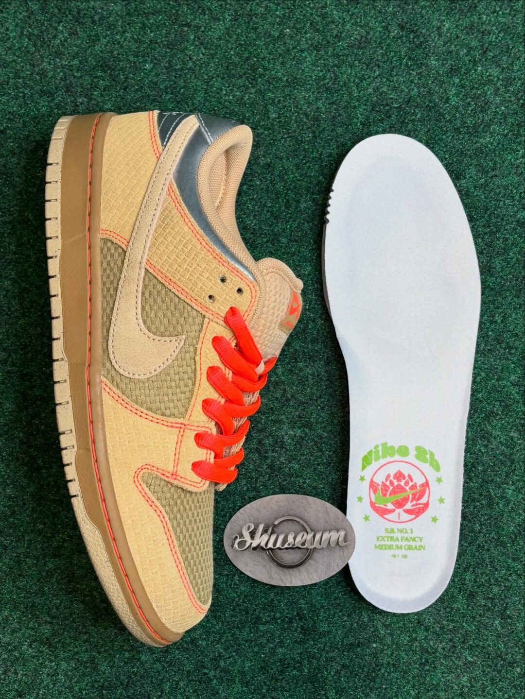 【2026年 春 発売予定】NIKE SB DUNK LOW PRO “Som Tum/Natural Beige” (ナイキ ダンク ロー プロ “ソムタム/ニュートラルベージュ”)