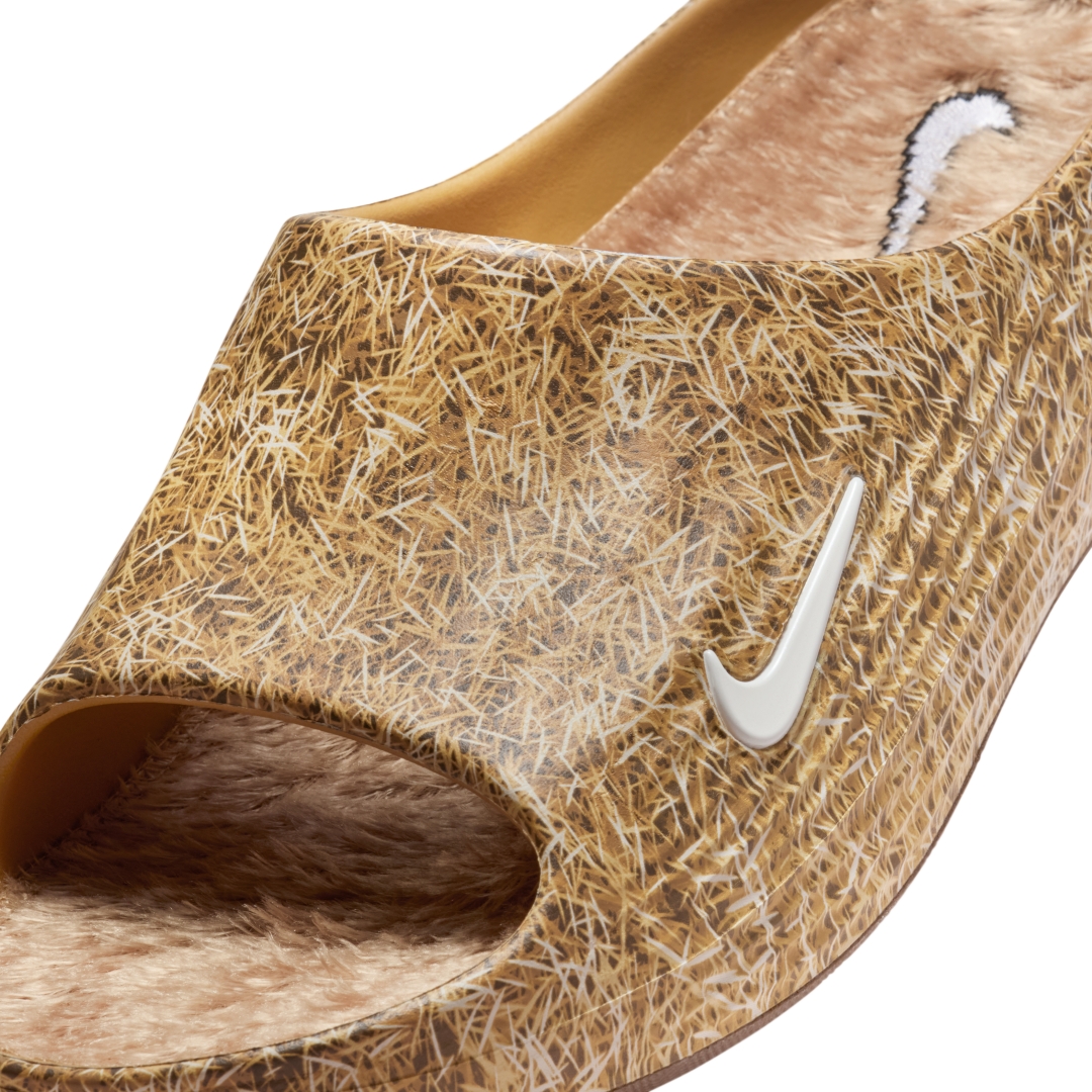 【2025年 12/19 発売予定】.SWOOSH × NIKE REACTX REJUVEN8 SLIDE QS “Touch Grass Pack” (ドットスウッシュ ナイキ リアクト リジュビネイト “タッチグラスパック”) [IO9763-300/IR0860-700]