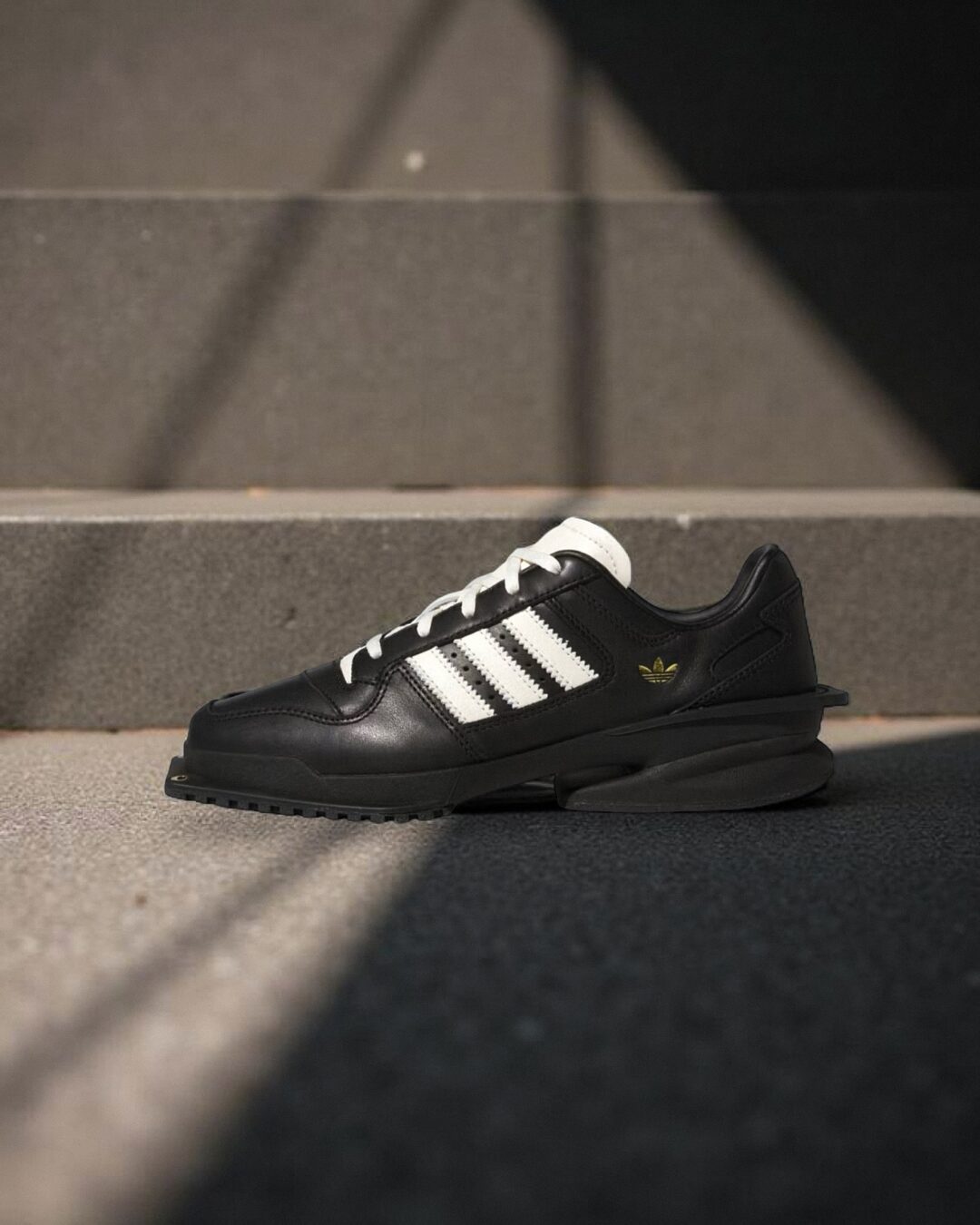 【2025年 12/19 発売】adidas Originals W FORUM CUBISM SQ “Core Black/Cream White” (アディダス オリジナルス フォーラム キュビズム “ブラック/ホワイト”) [JP9073/JR9744]