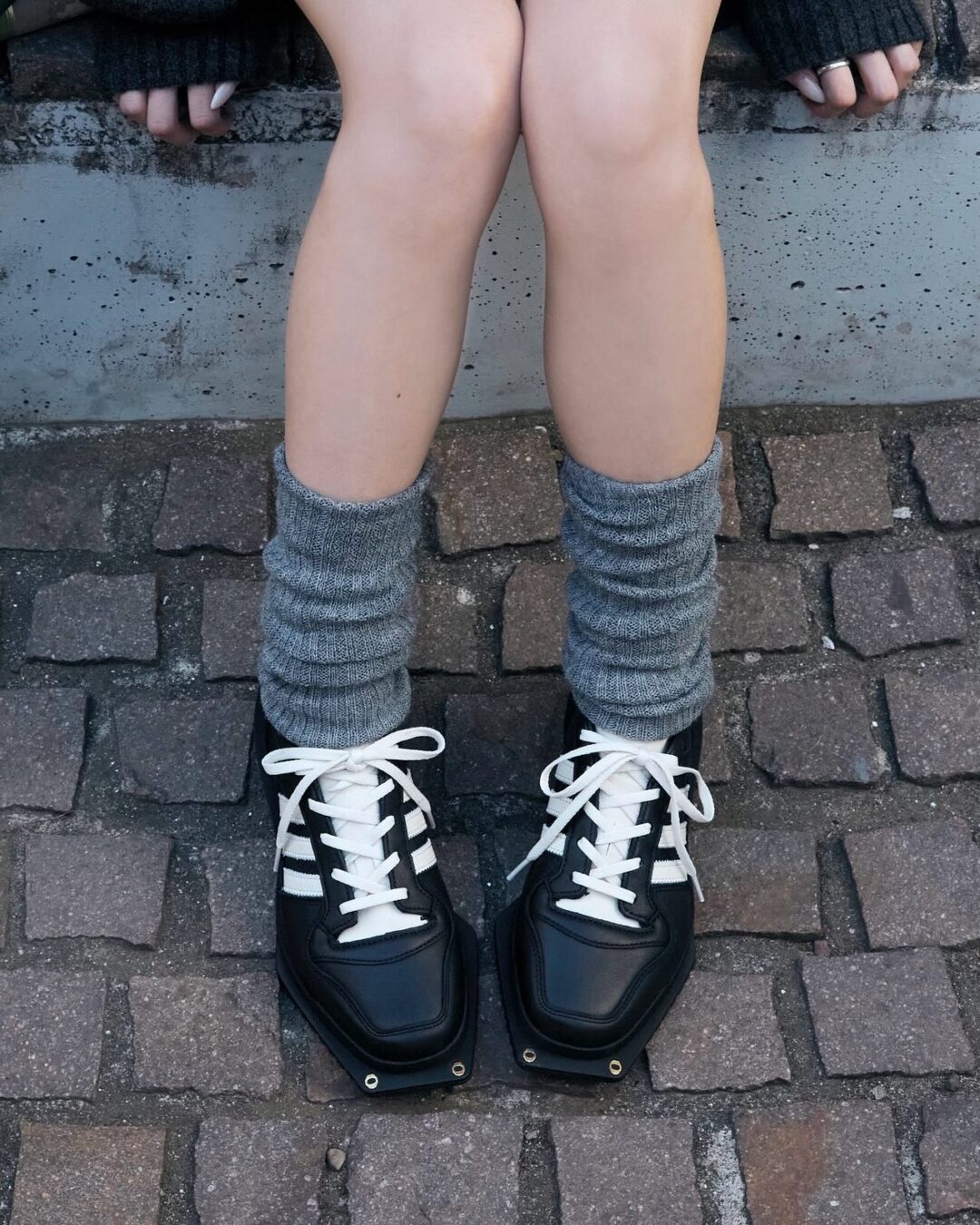 【2025年 12/19 発売】adidas Originals W FORUM CUBISM SQ “Core Black/Cream White” (アディダス オリジナルス フォーラム キュビズム “ブラック/ホワイト”) [JP9073/JR9744]